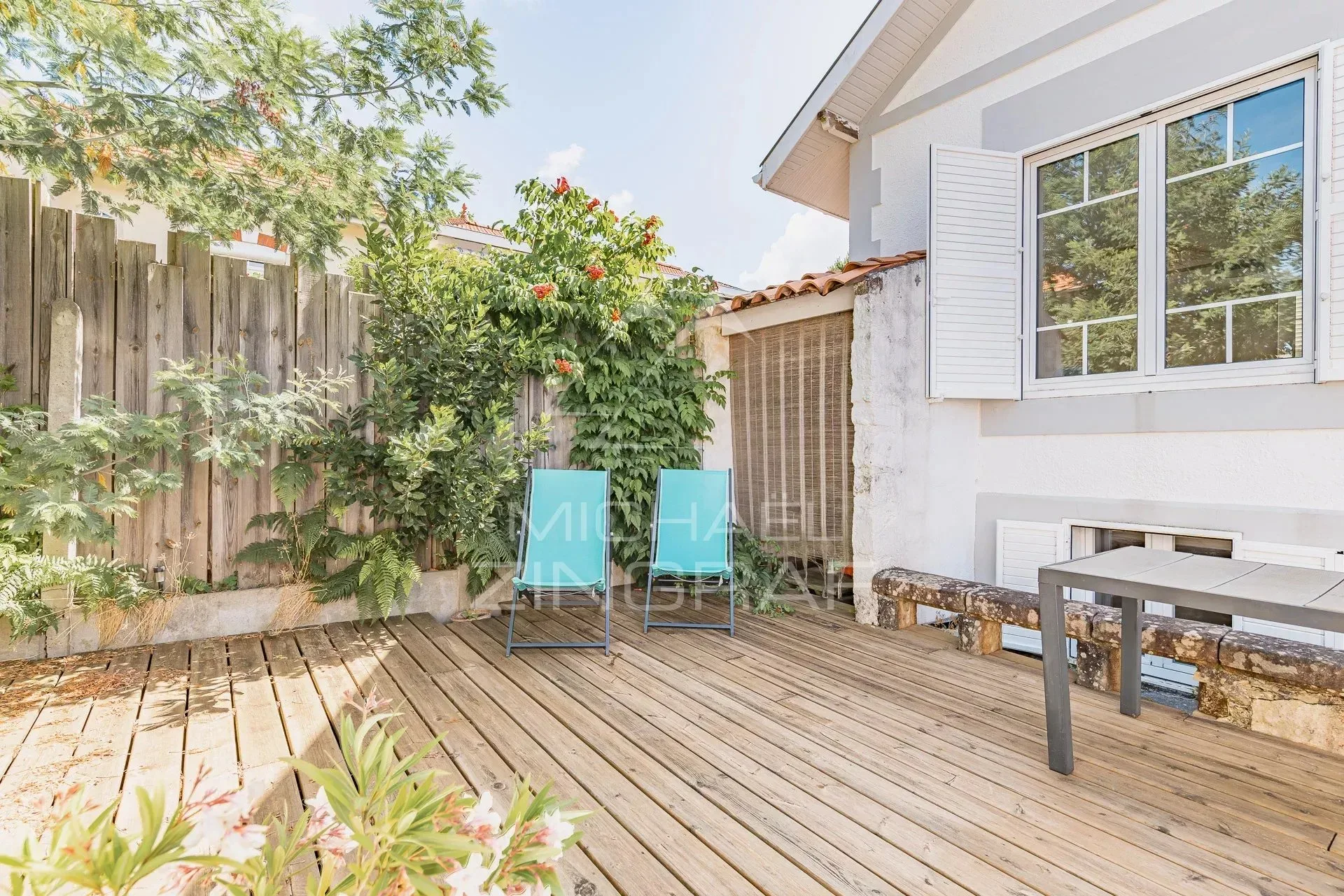 Maison de ville avec jardin, terrasse et dépendance au cœur d’Arcachon - 2