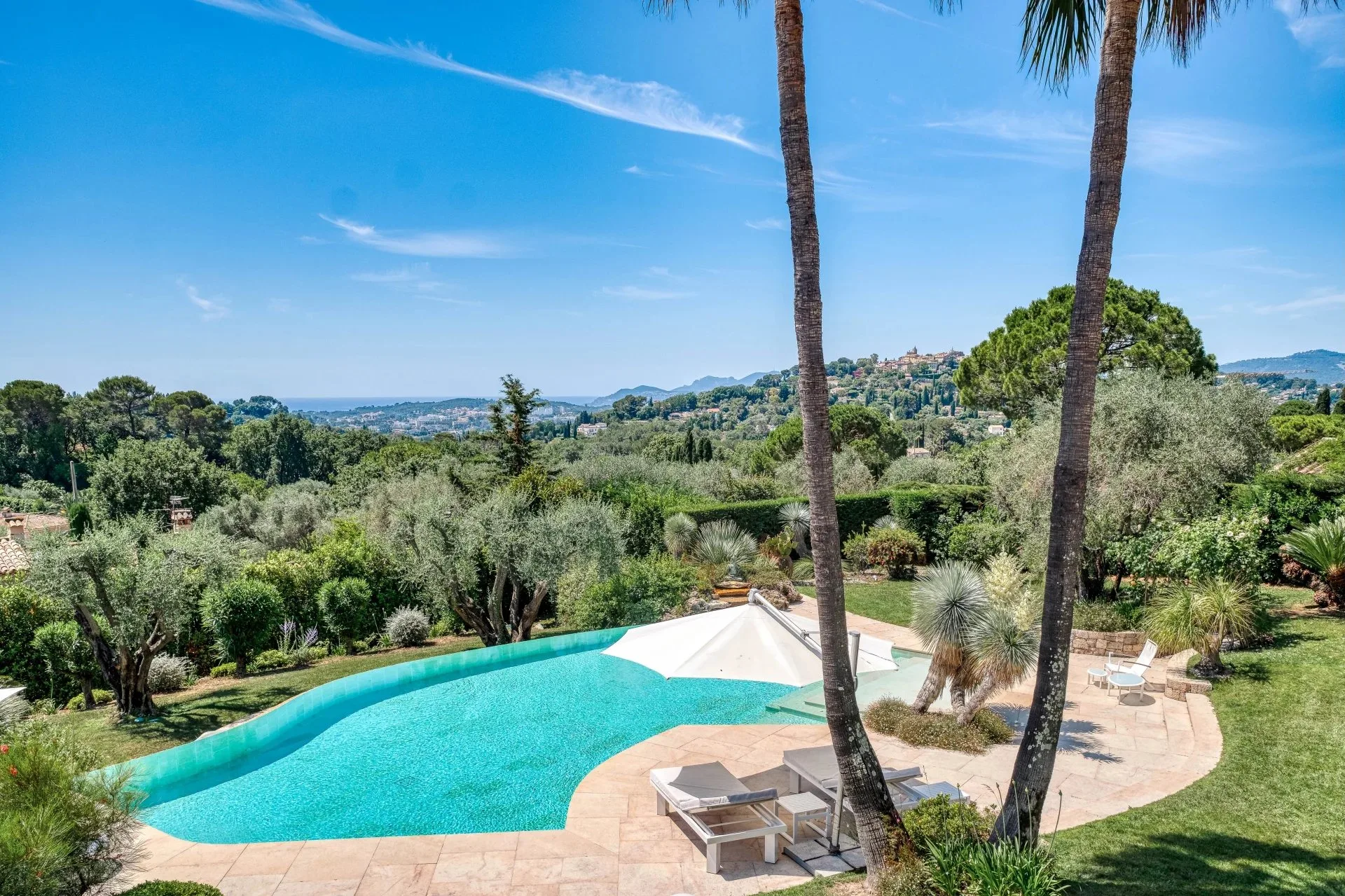 Mougins - Exclusivité - Propriété provençale avec vue panoramique sur le village et la mer - 2