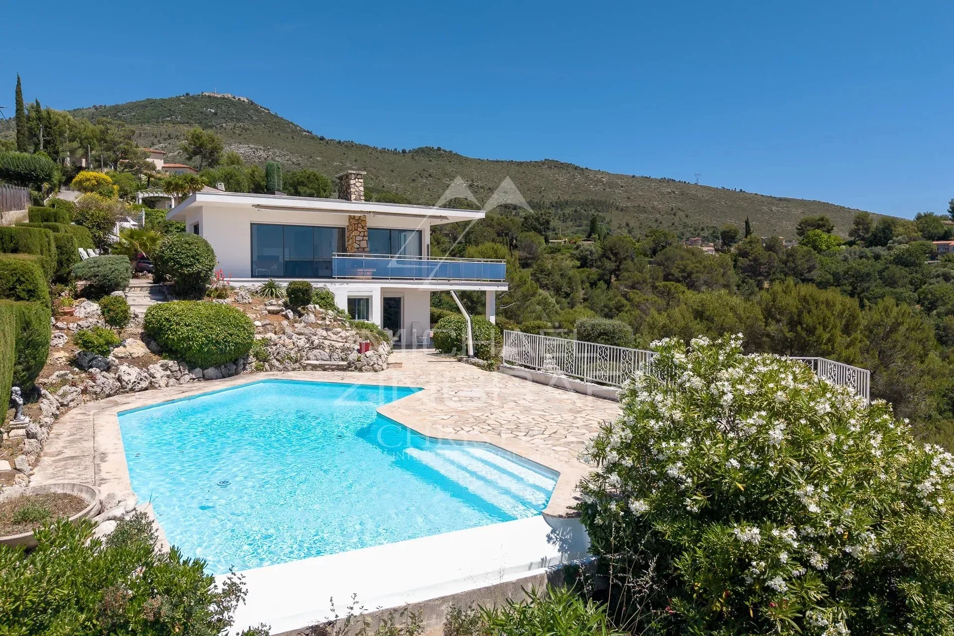Proche Nice - Colomars - Superbe propriété de caractère avec vue panoramique exceptionnelle - 2