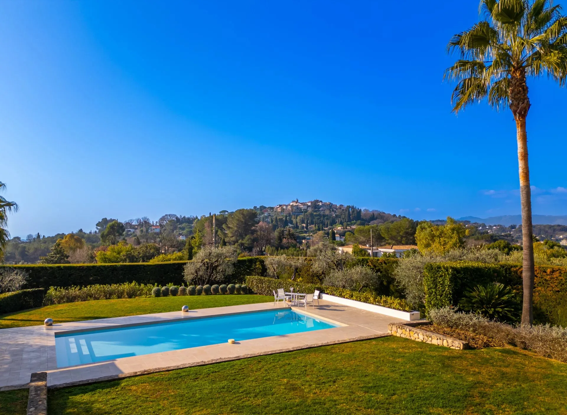 Mougins - Vue panoramique sur le village et la mer - 15