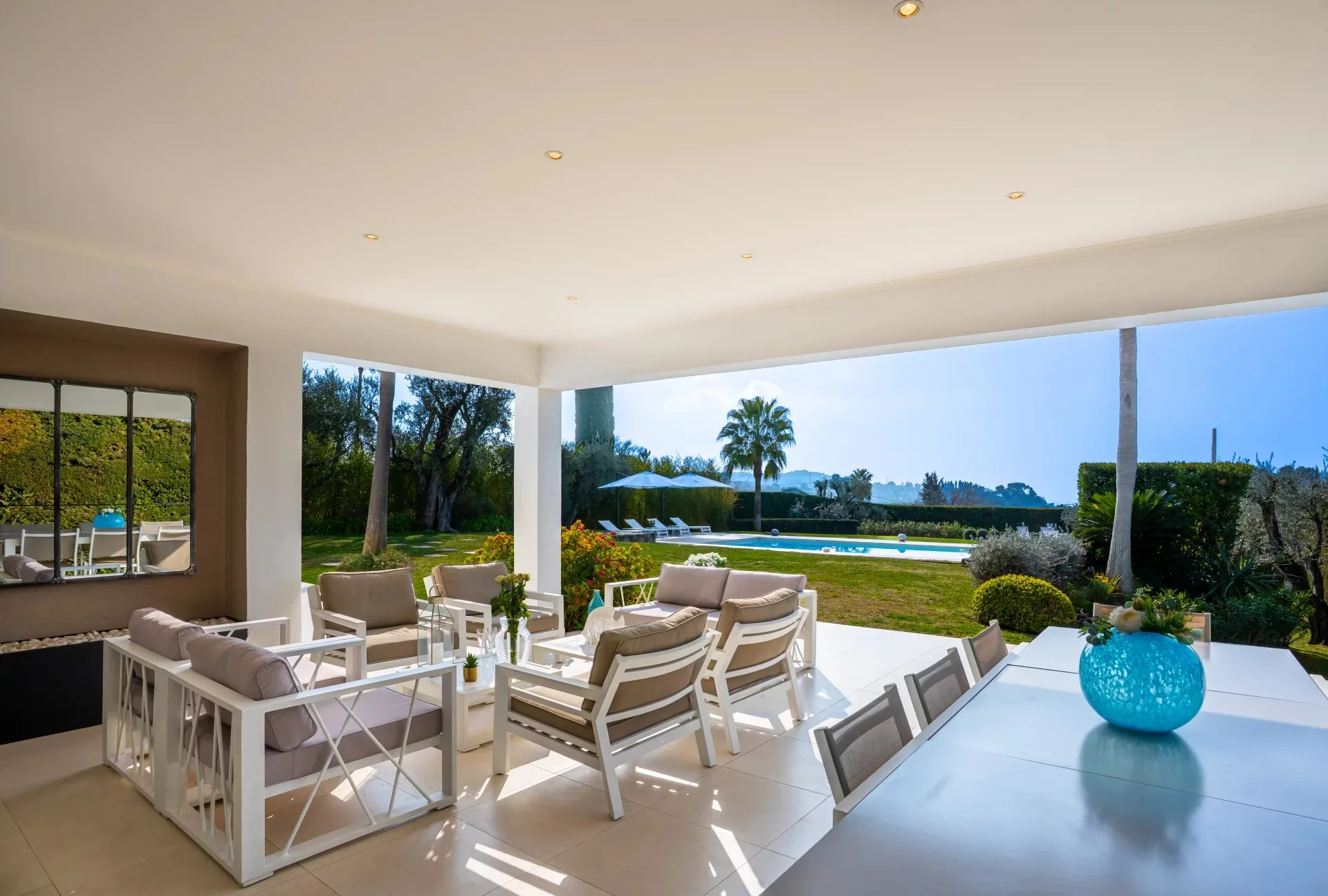 Mougins - Vue panoramique sur le village et la mer - 13