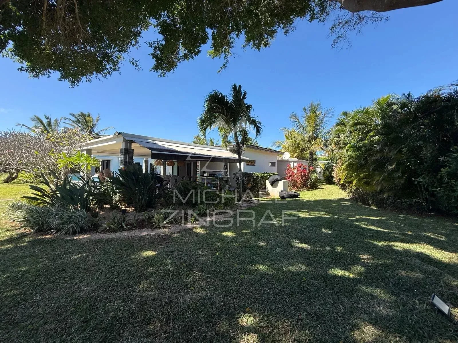 Villa d’Exception au Bord d’un Barachois à Calodyne - 34