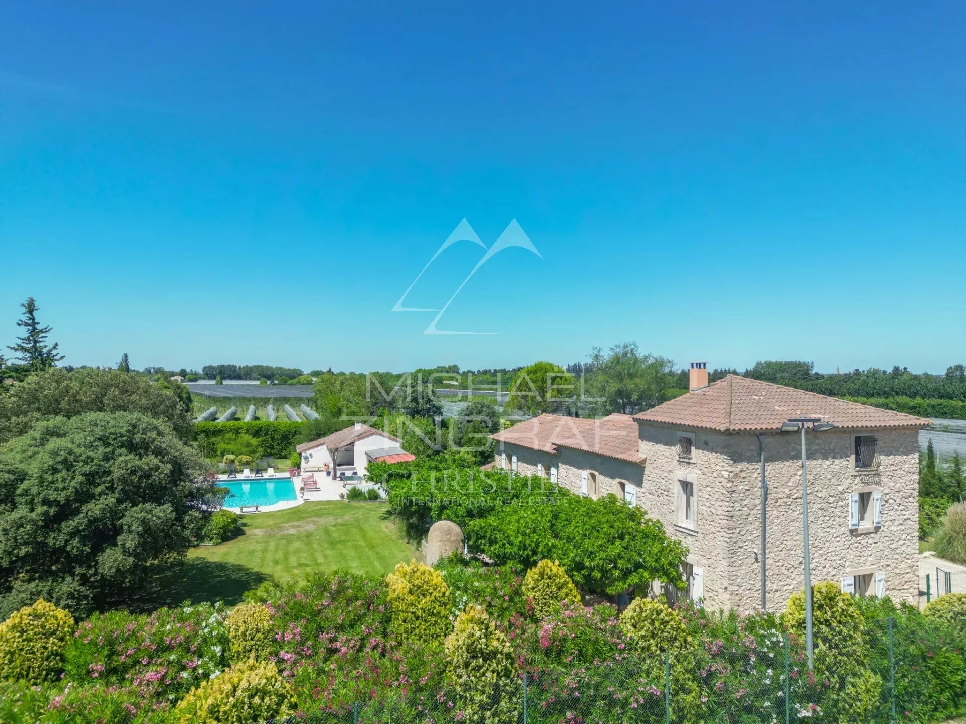 Exclusivité - Superbe mas en pierre avec piscine et tennis entre L'Isle-sur-la-Sorgue et Cavaillon