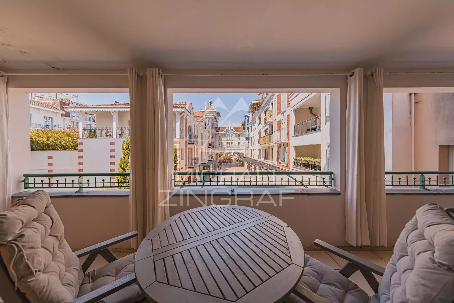Arcachon hyper-centre — Appartement T3 aux beaux volumes - 3