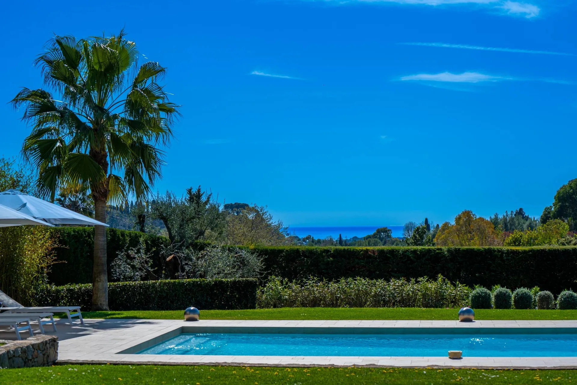 Mougins - Vue panoramique sur le village et la mer - 2