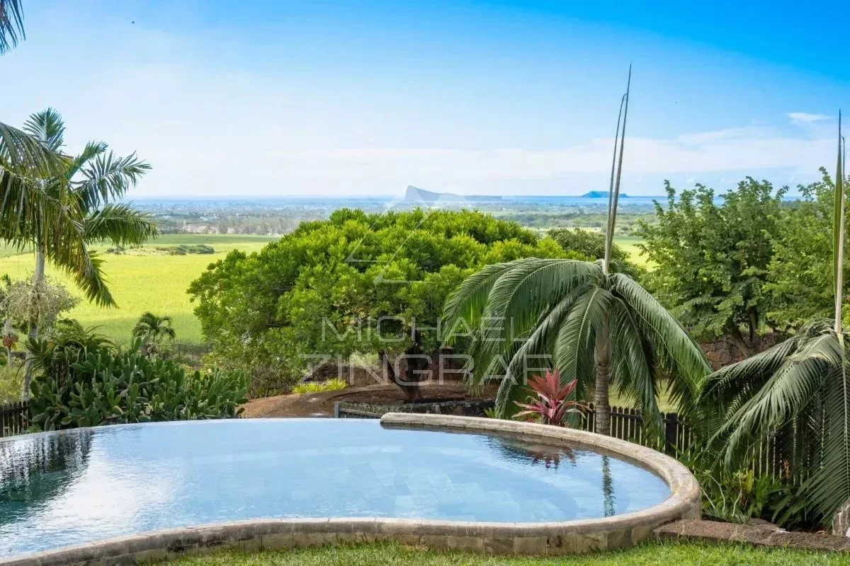 Villa d'Exception avec Vue Panoramique au sein d'un Domaine Résidentiel Prestigieux - 2