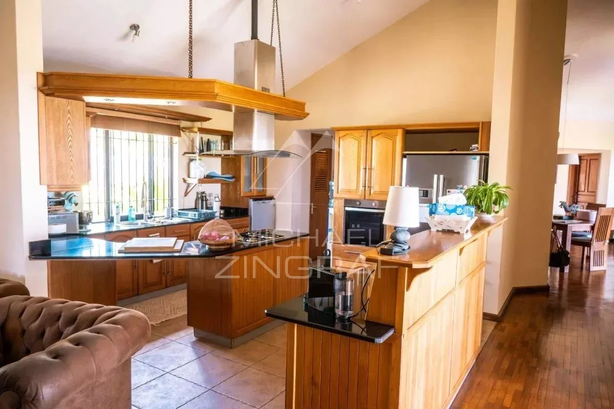 Villa d'Exception avec Vue Panoramique au sein d'un Domaine Résidentiel Prestigieux - 12