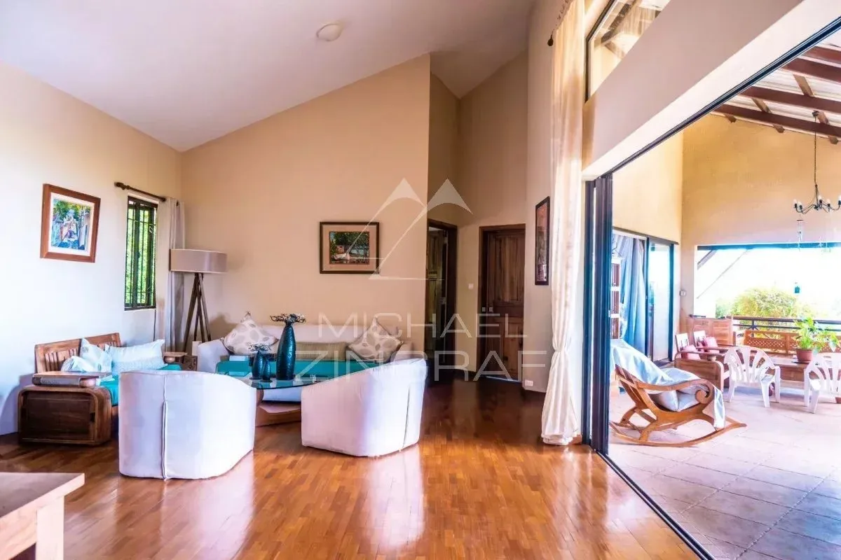 Villa d'Exception avec Vue Panoramique au sein d'un Domaine Résidentiel Prestigieux - 13