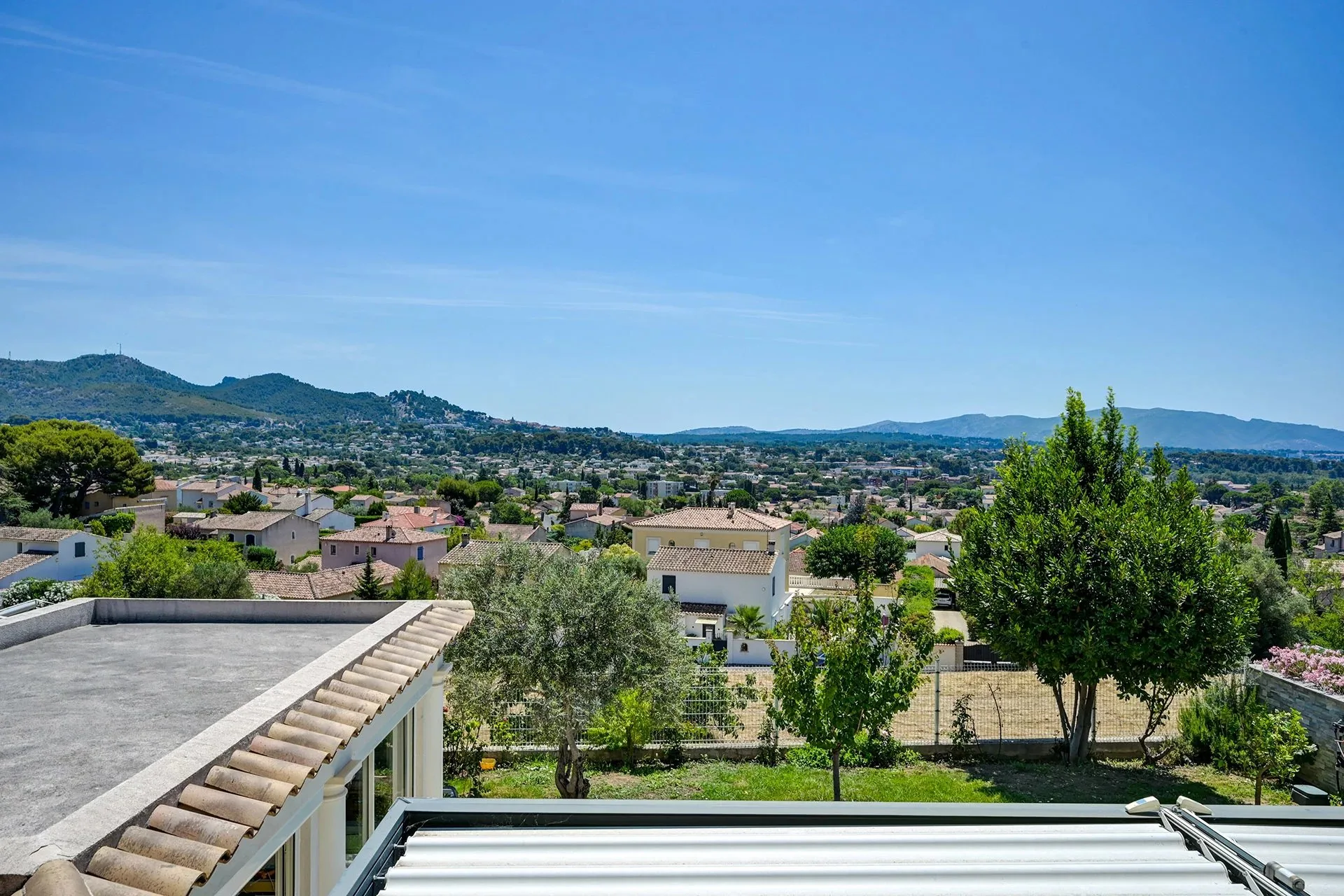 PLAN-DE-CUQUES, Maison familiale avec vue panoramique et piscine - 20
