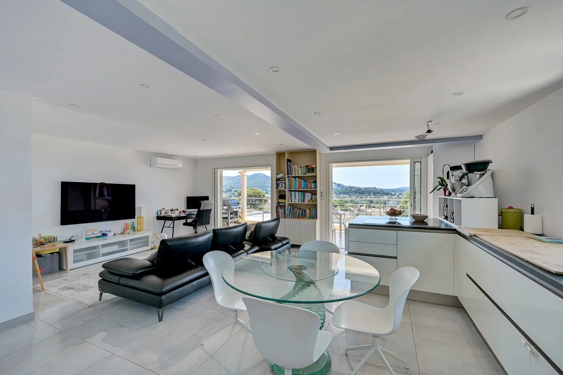 PLAN-DE-CUQUES, Maison familiale avec vue panoramique et piscine - 21