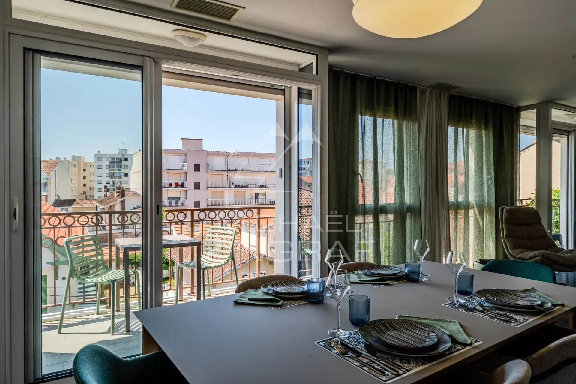 Appartement aperçus bassin, garage et ascenseur privatif - 4