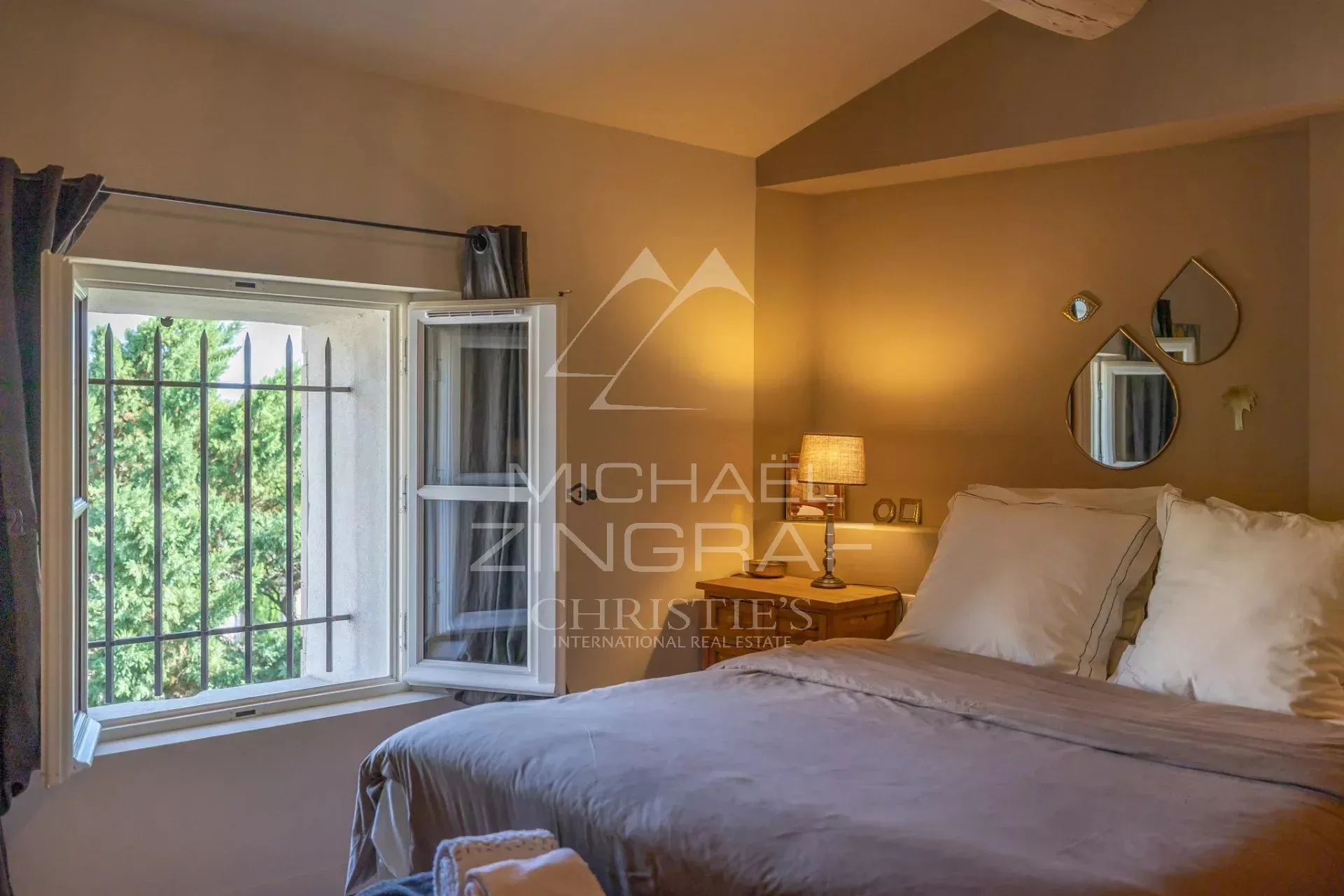 Exclusivité - Proche de l'Isle-sur-la-Sorgue - Magnifique maison de maître rénovée avec piscine - 8