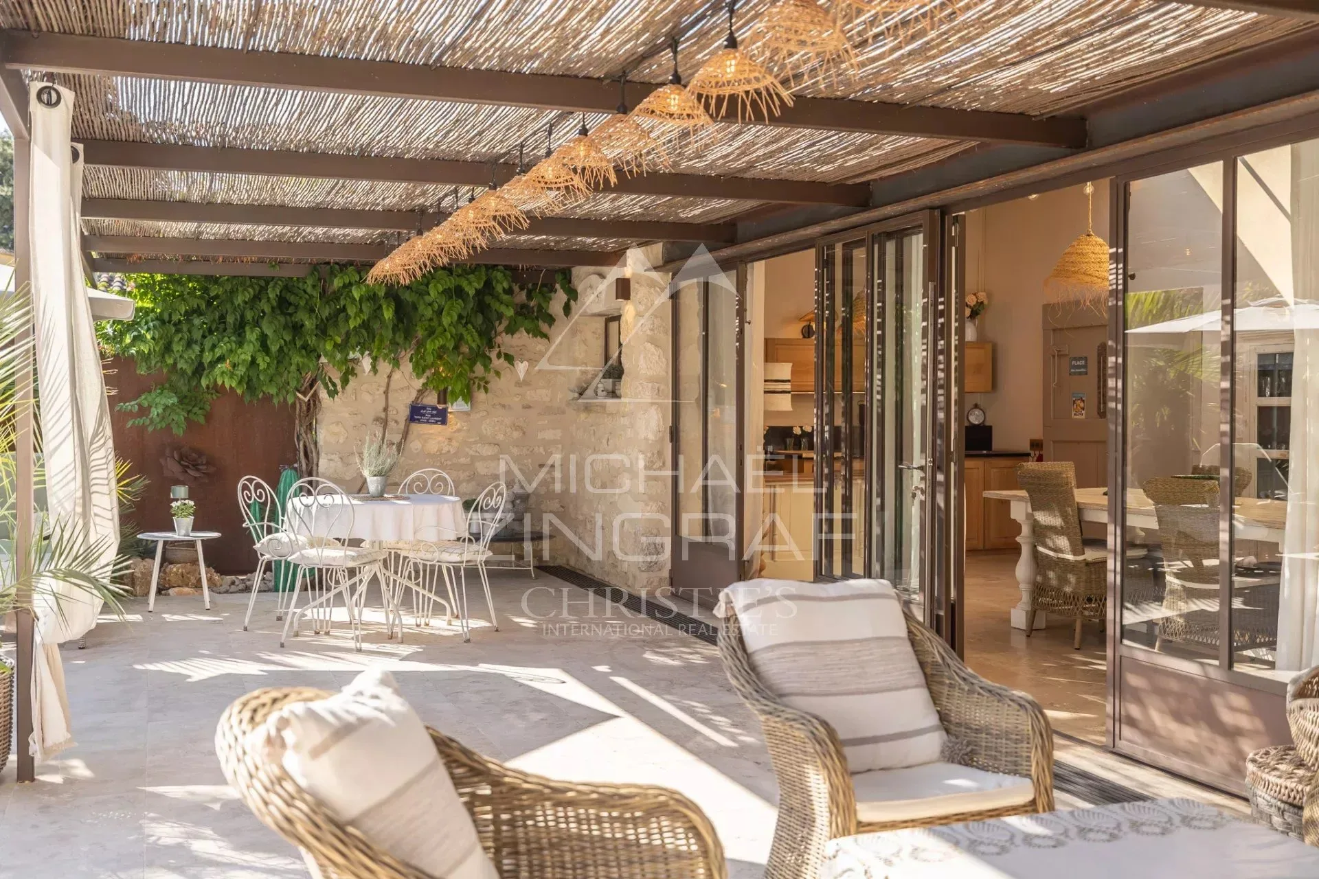 Exclusivité - Proche de l'Isle-sur-la-Sorgue - Magnifique maison de maître rénovée avec piscine - 10