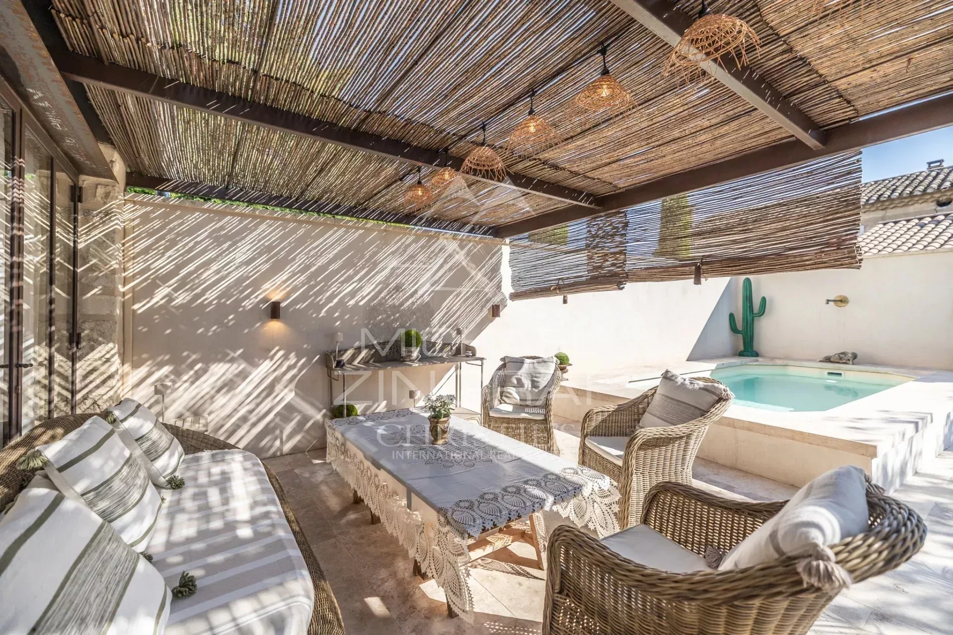 Exclusivité - Proche de l'Isle-sur-la-Sorgue - Magnifique maison de maître rénovée avec piscine - 12