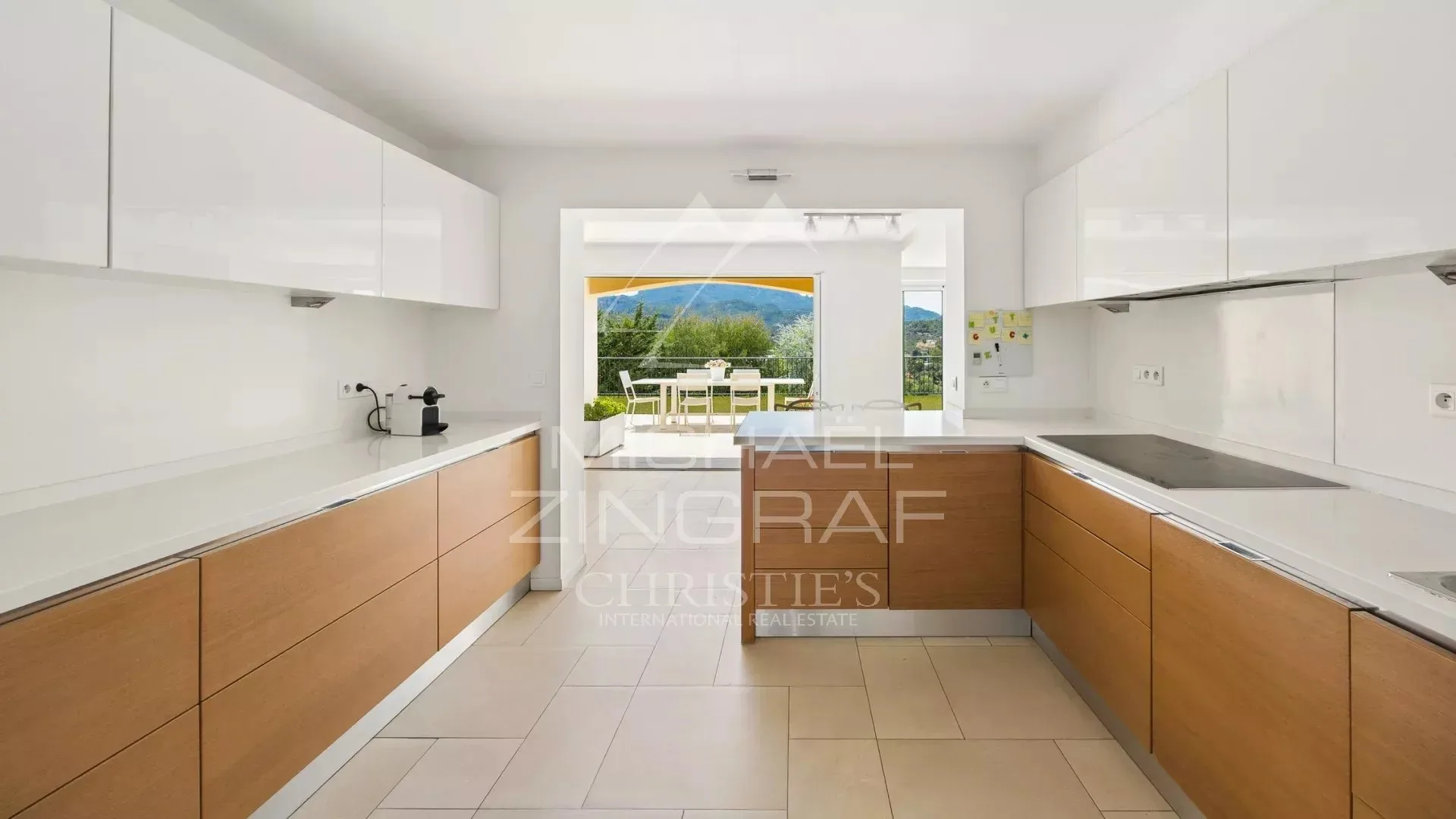 Propriété contemporaine avec vue dégagée - 4