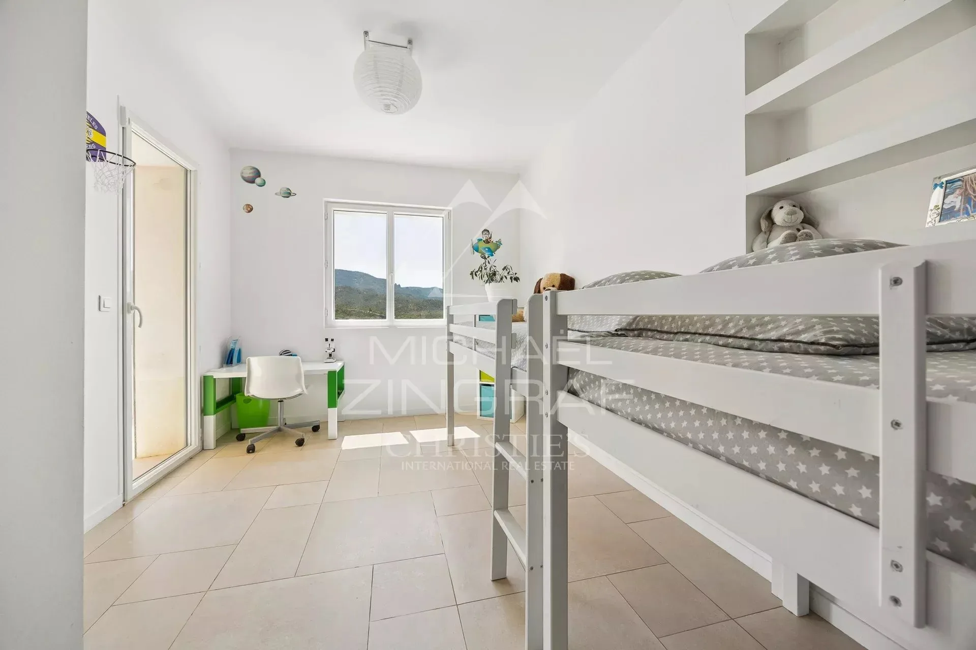 Propriété contemporaine avec vue dégagée - 8