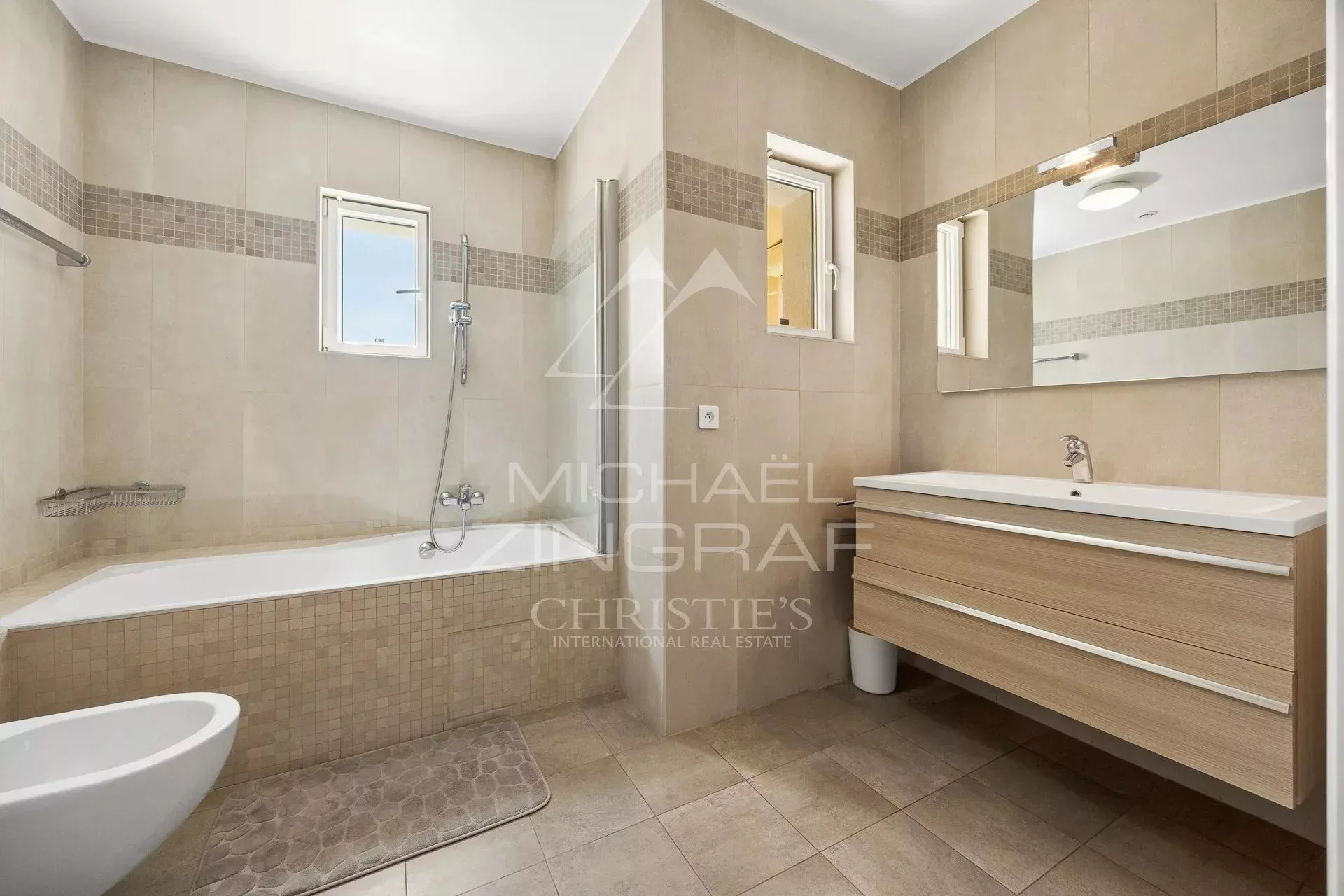 Propriété contemporaine avec vue dégagée - 9