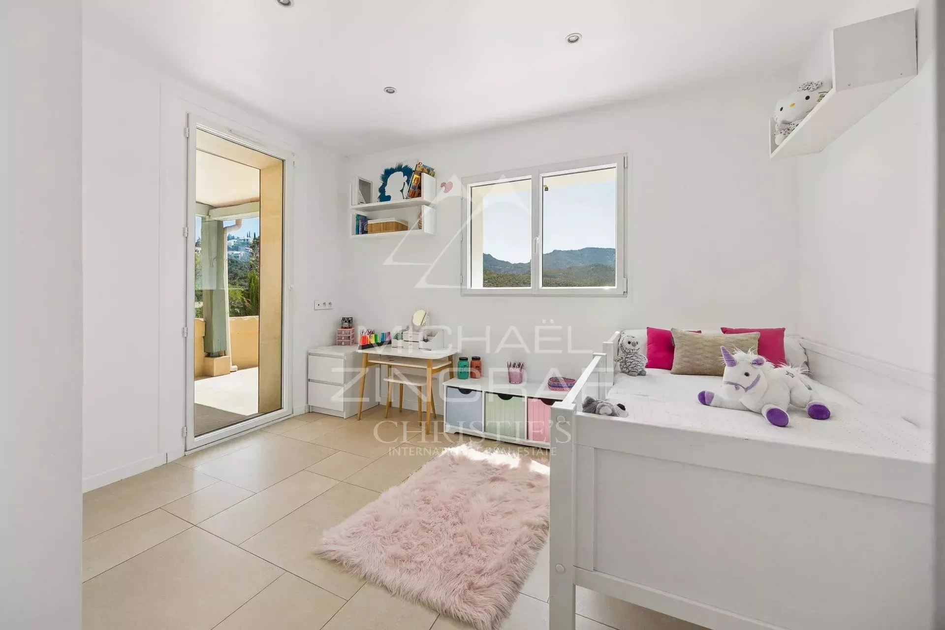 Propriété contemporaine avec vue dégagée - 10