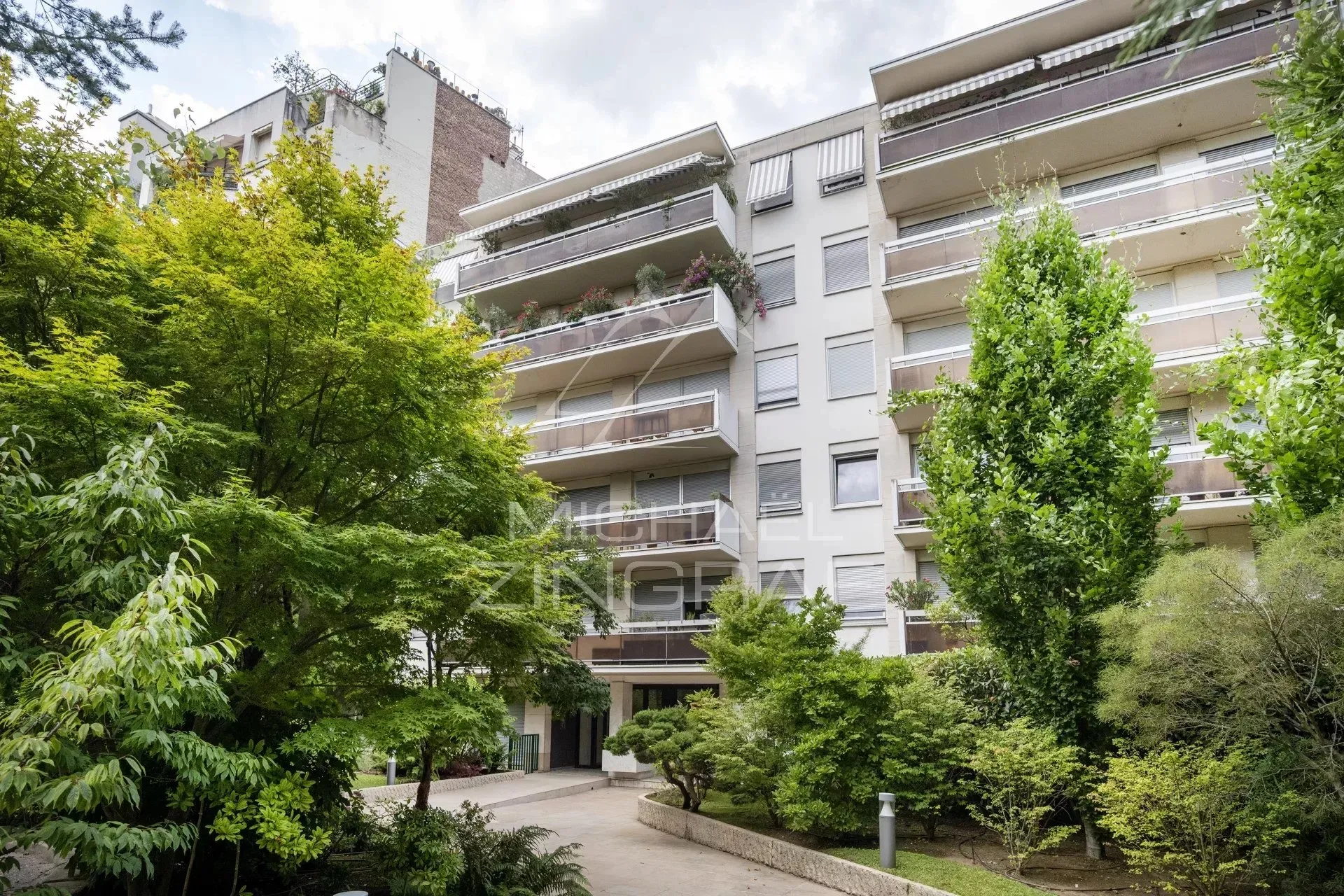A vendre - 2 Pièces - Inkermann-  Jardin - Lycée Pasteur- Bon état - 12