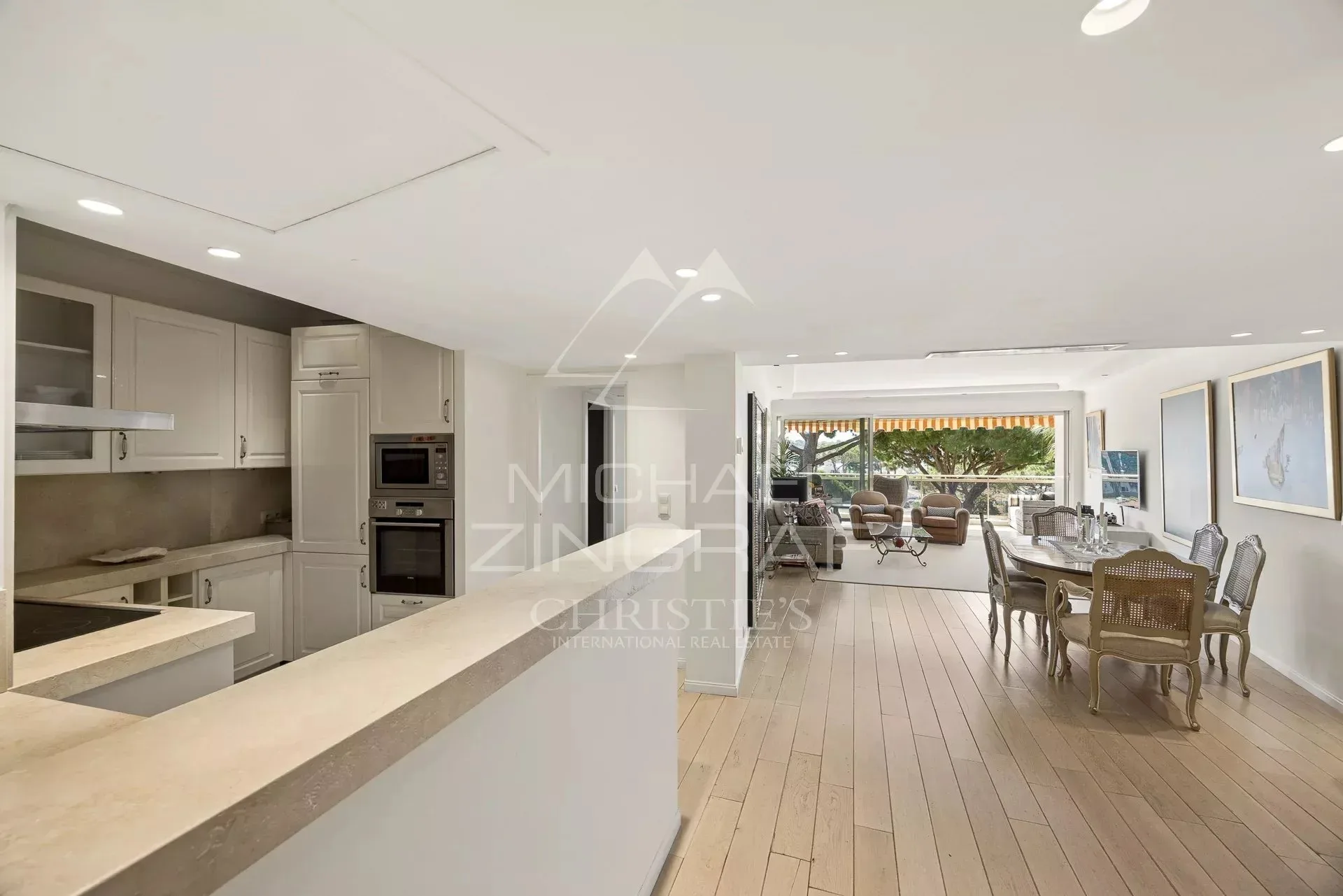 Cap d’Antibes – Une adresse d’exception à deux pas de la mer - 9