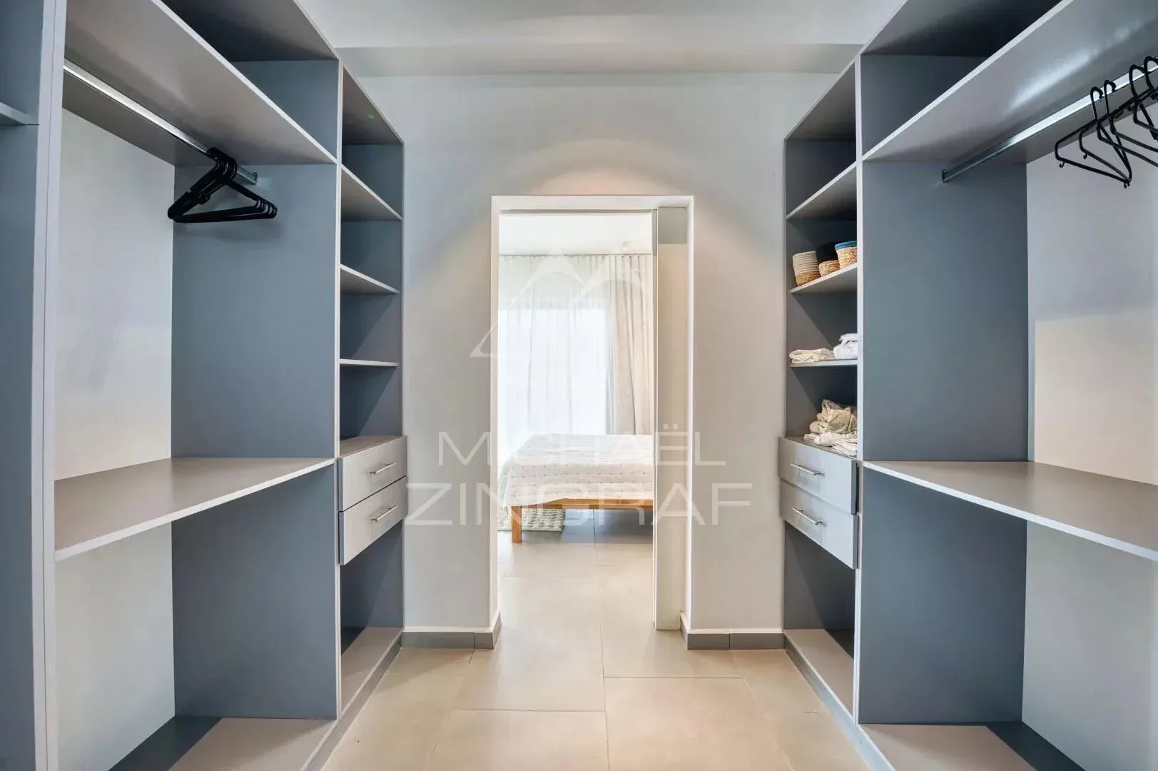 Appartement Neuf de 3 Chambres Entièrement Meublé à Pereybere - 15