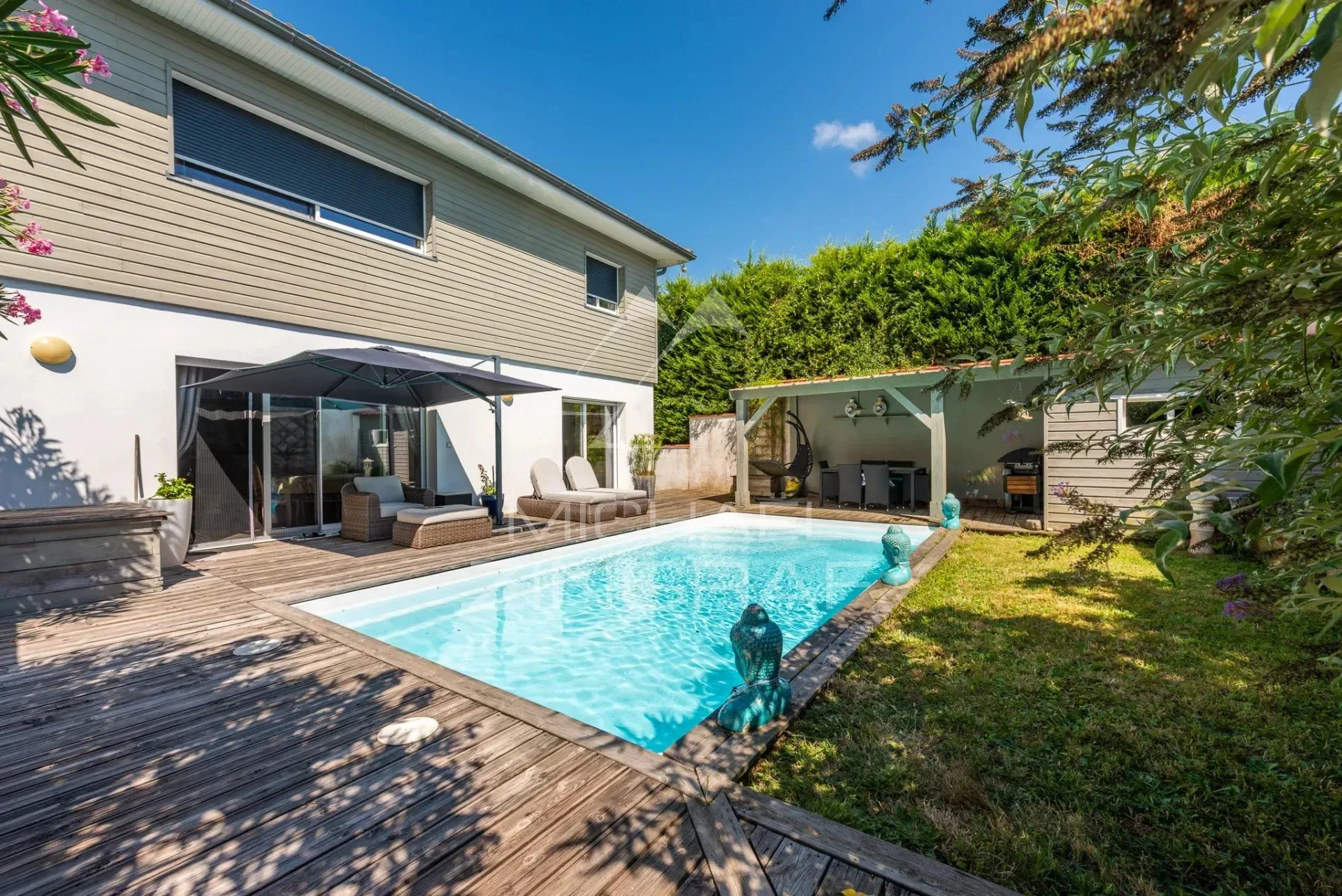 Appartement T4 lumineux avec piscine privative - 9