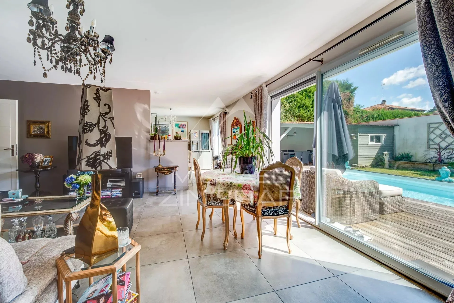 Appartement T4 lumineux avec piscine privative - 11