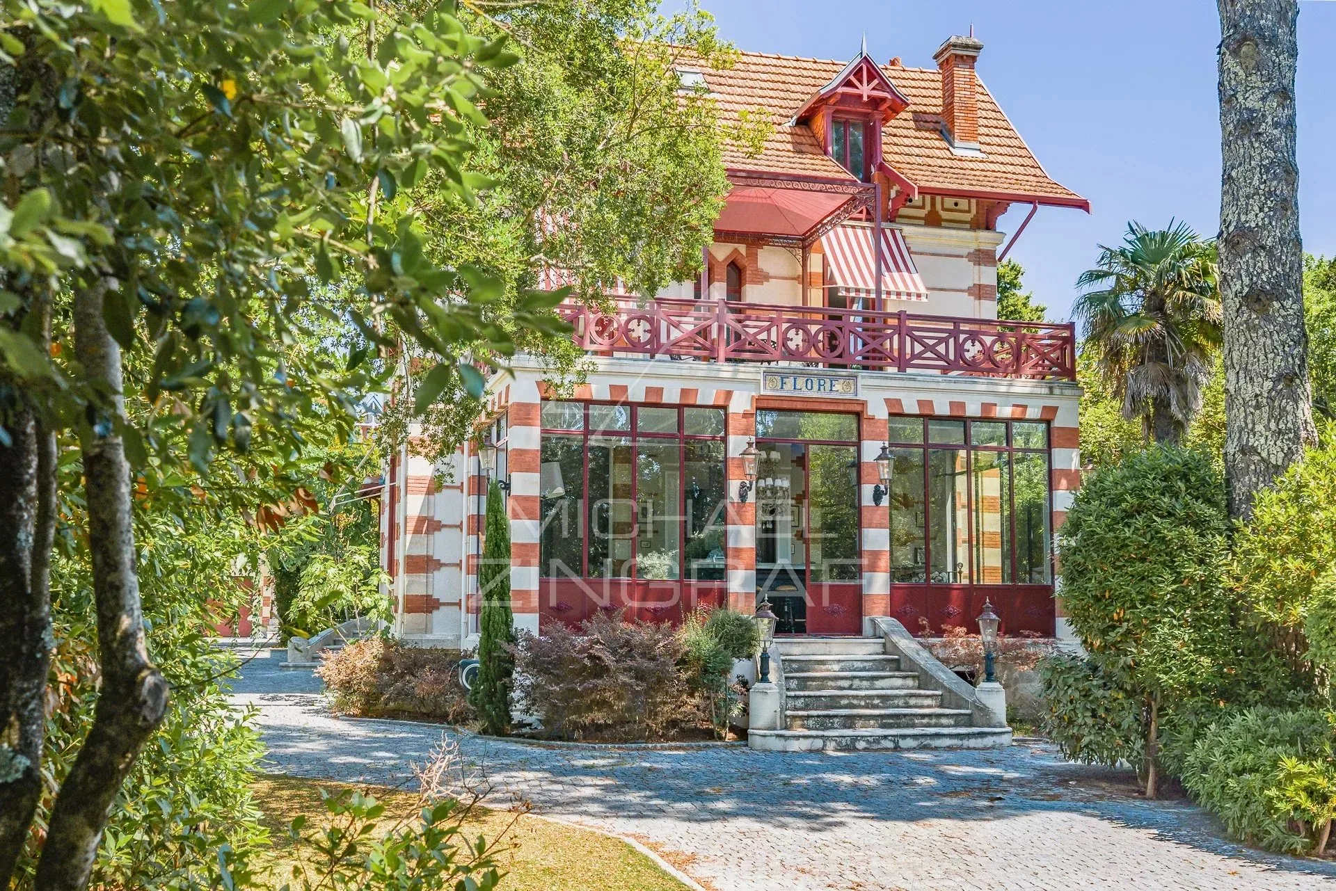 ARCACHON VILLE D'HIVER - VILLA HISTORIQUE PROCHE DE LA PLAGE PÉREIRE - 2