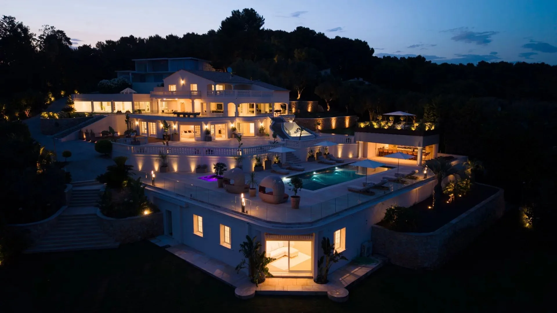Aux portes de Cannes - Villa vue mer panoramique - 11 suites - 3