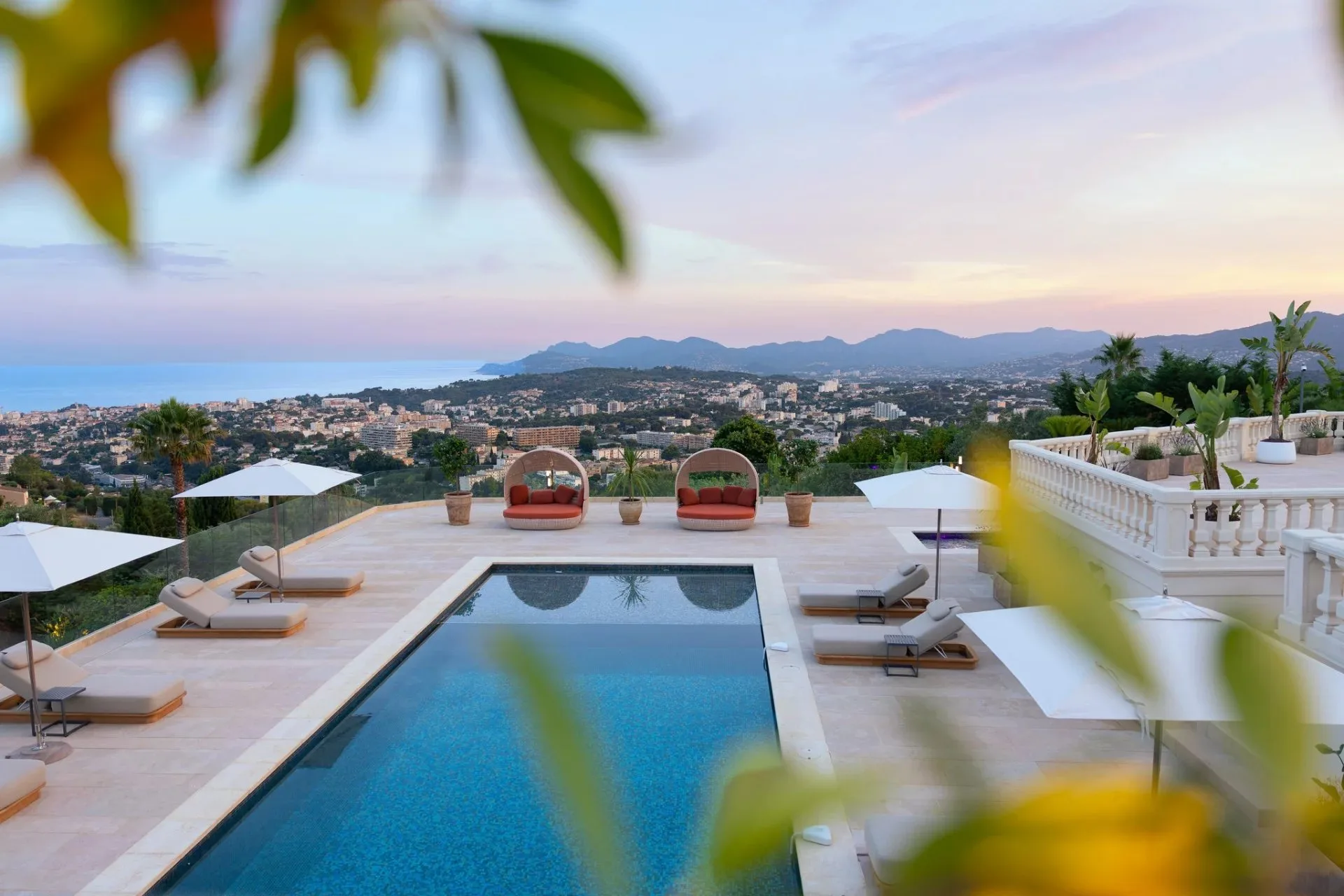 Aux portes de Cannes - Villa vue mer panoramique - 11 suites - 2