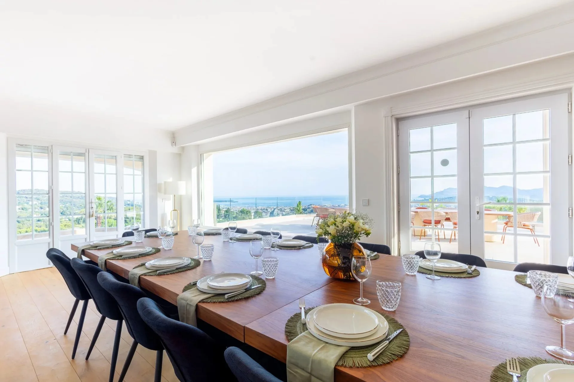 Aux portes de Cannes - Villa vue mer panoramique - 11 suites - 9