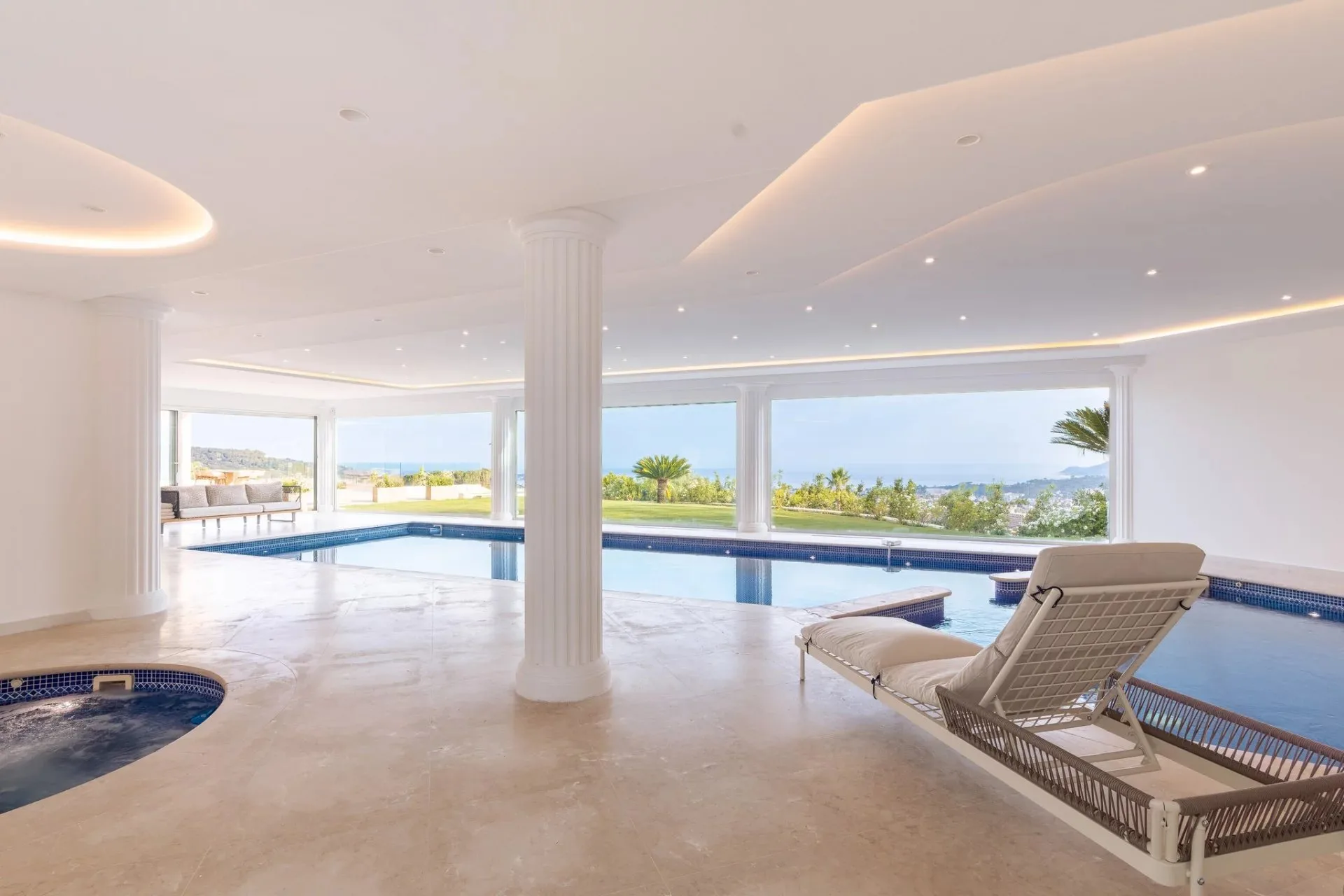 Aux portes de Cannes - Villa vue mer panoramique - 11 suites - 22