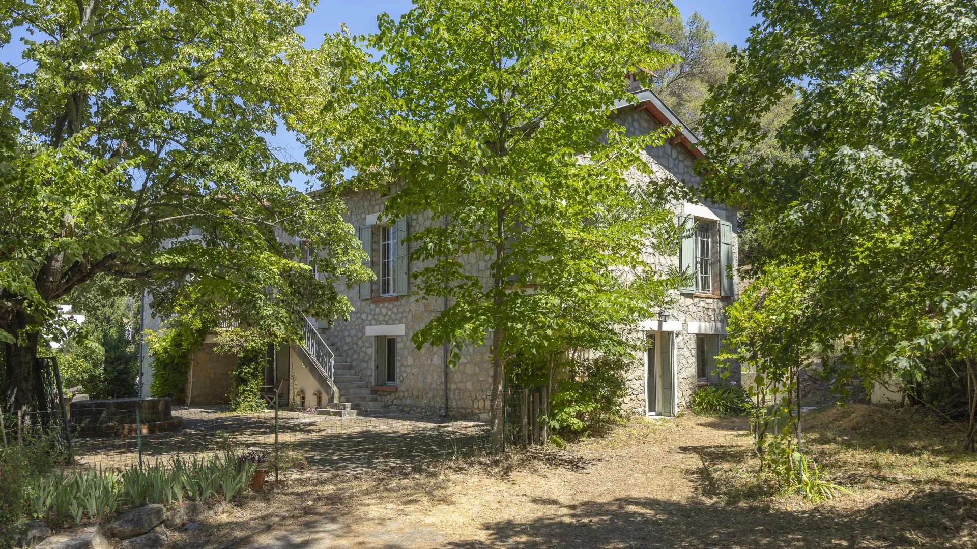 Proche Cannes Ouest – Authentique maison en pierre sur plus de 1,3 hectare - 11
