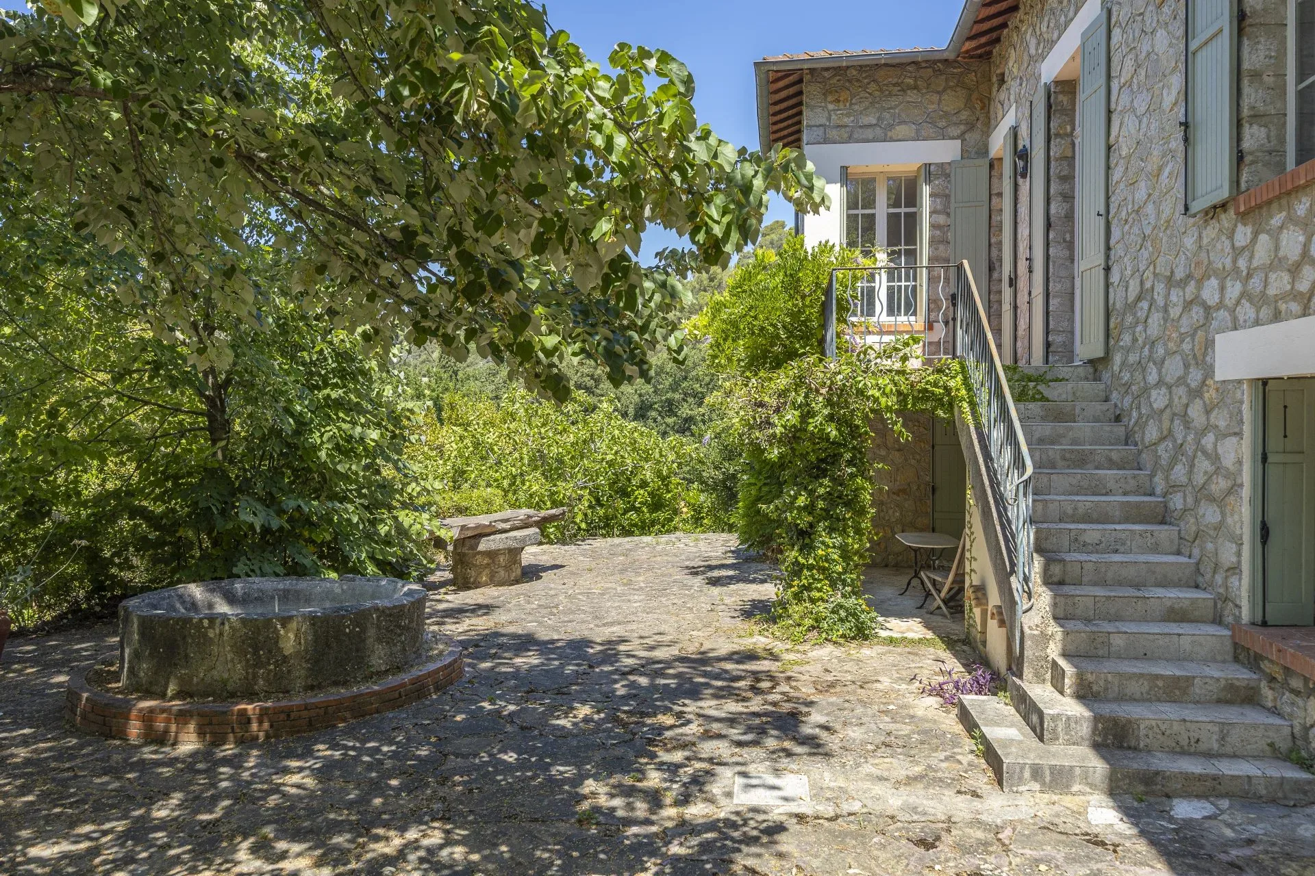 Proche Cannes Ouest – Authentique maison en pierre sur plus de 1,3 hectare - 12