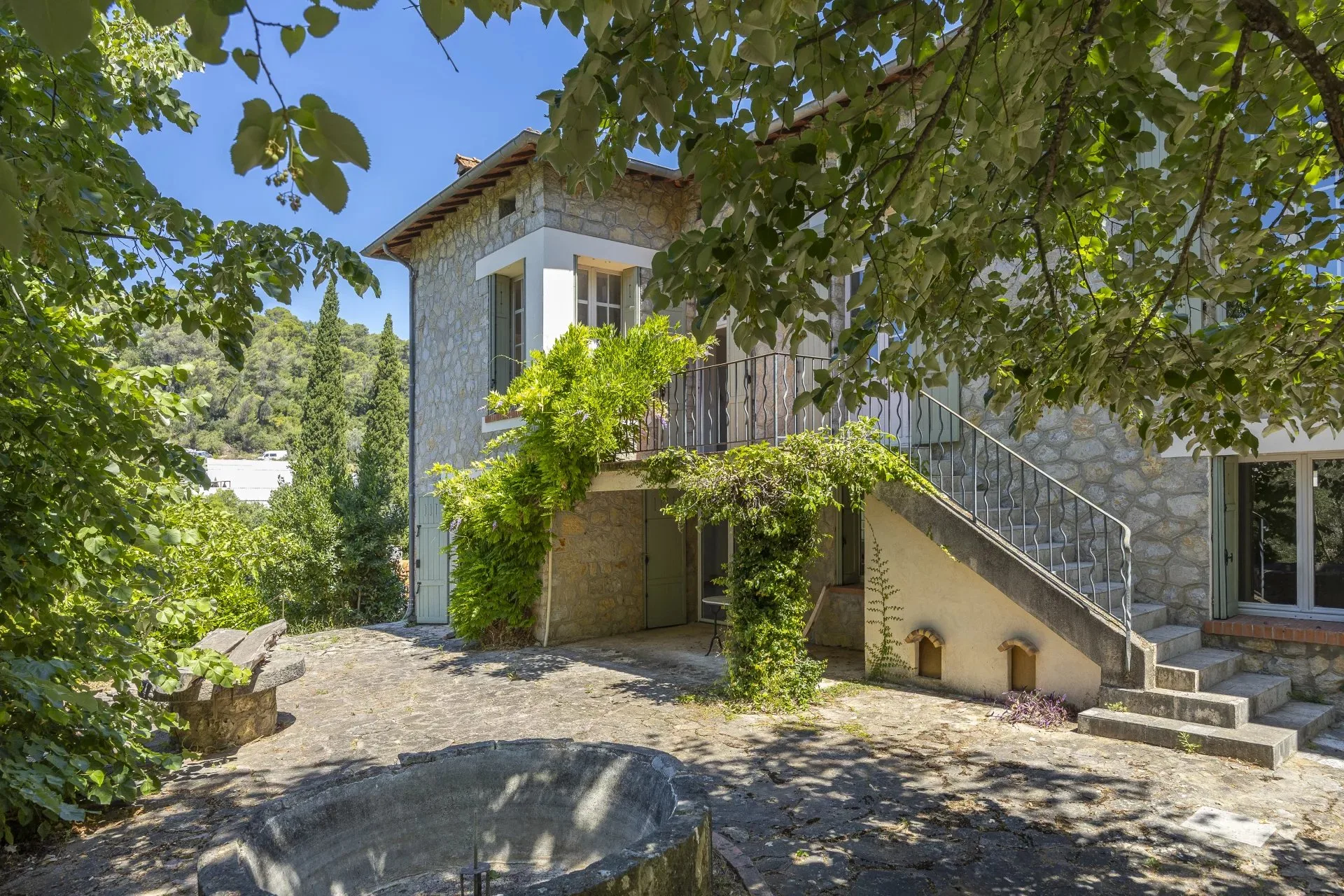 Proche Cannes Ouest – Authentique maison en pierre sur plus de 1,3 hectare - 3