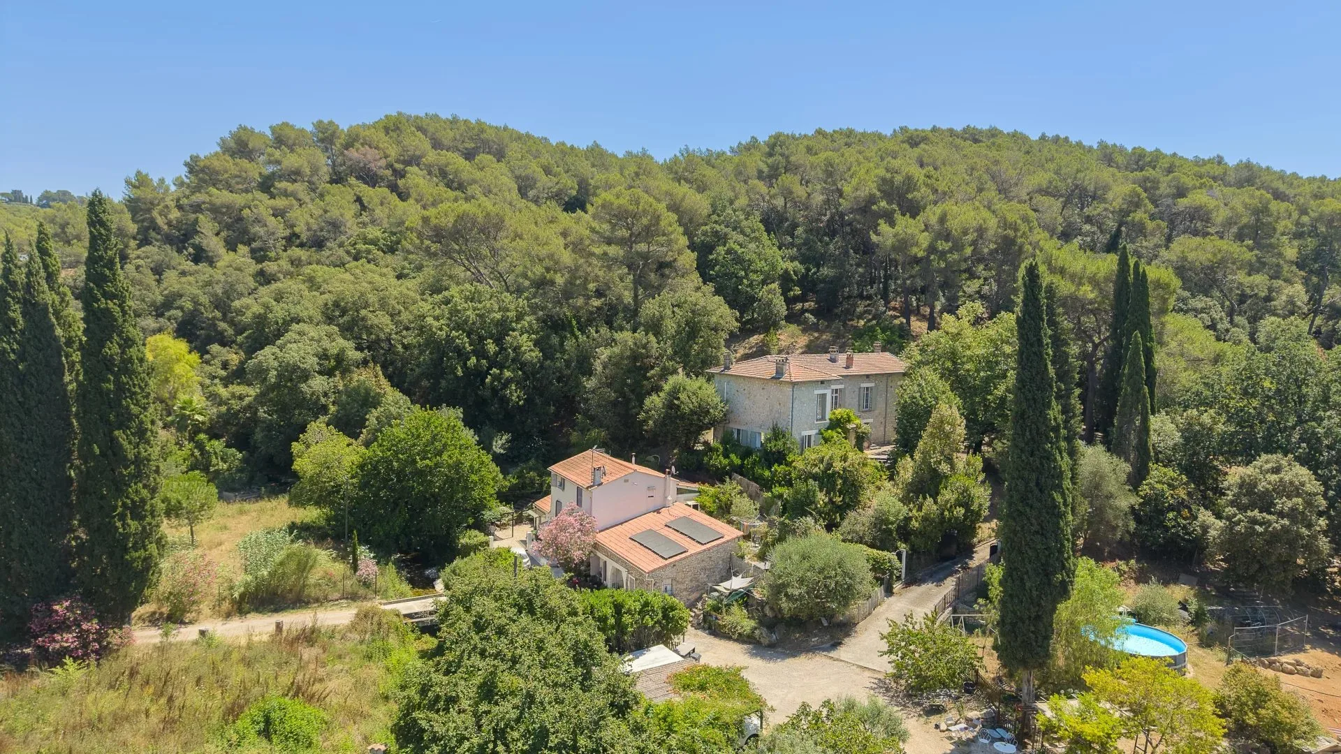 Proche Cannes Ouest – Authentique maison en pierre sur plus de 1,3 hectare - 2