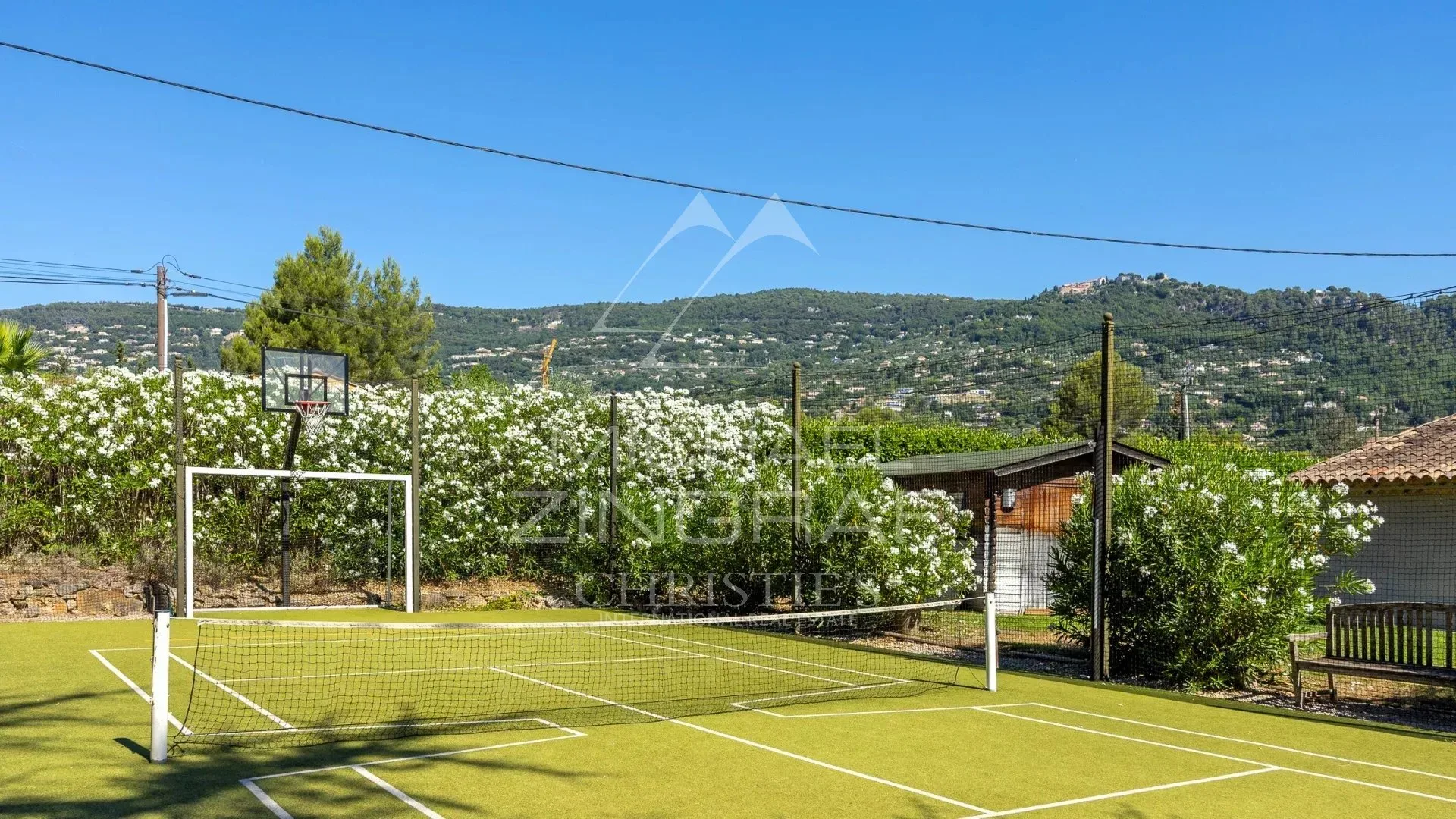 Propriété familiale avec jardin paysager et espaces de loisirs - 15