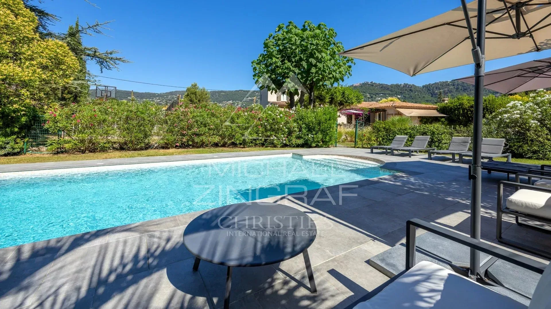 Propriété familiale avec jardin paysager et espaces de loisirs - 3