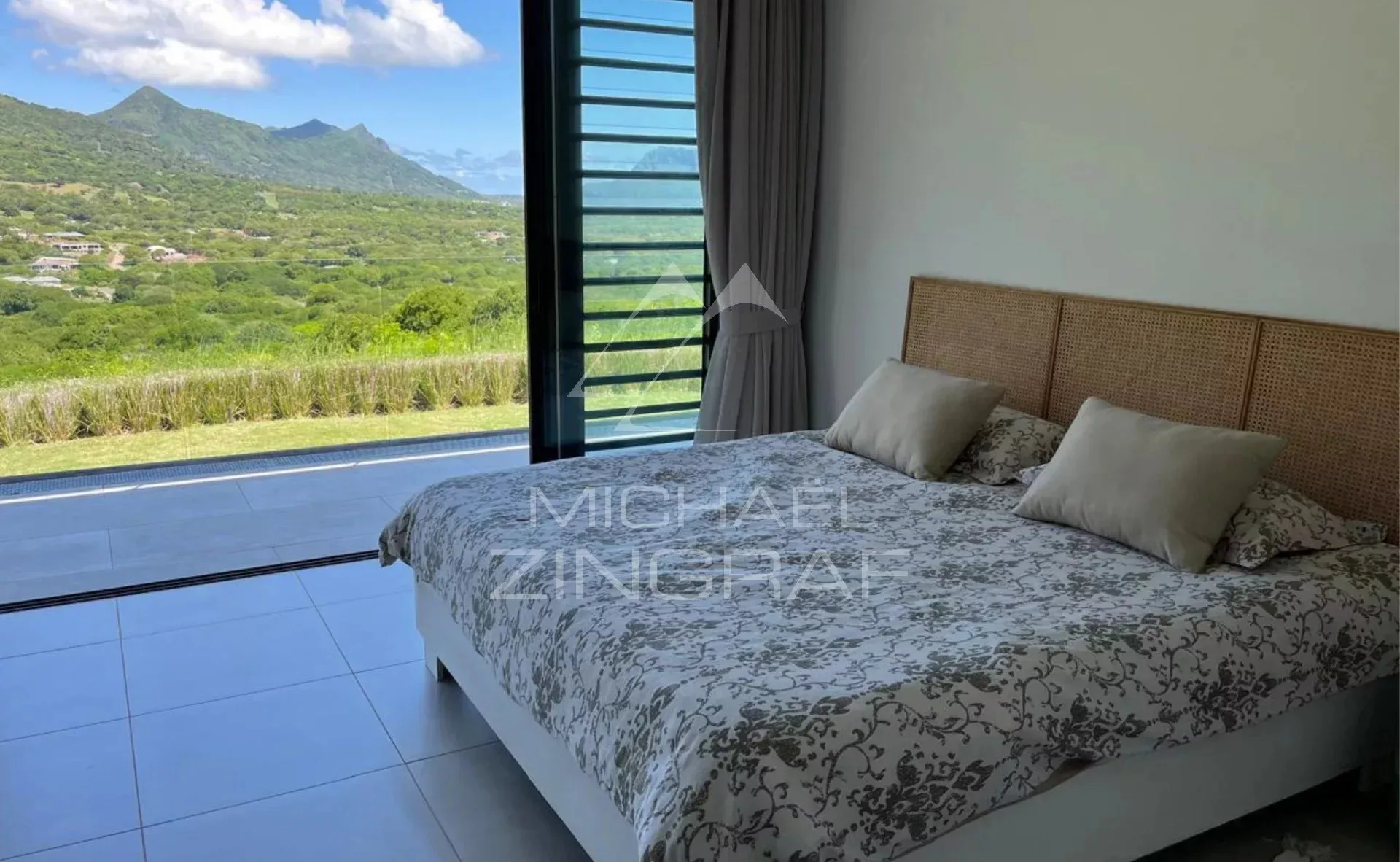 Élégante Villa de 3 Chambres avec Vue sur les Montagnes – Rivière Noire - 19