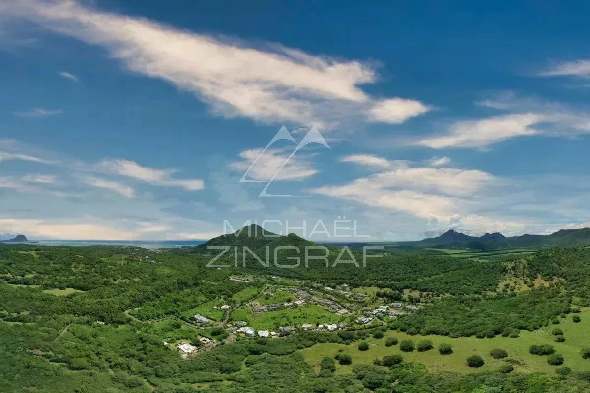 Élégante Villa de 3 Chambres avec Vue sur les Montagnes – Rivière Noire - 2