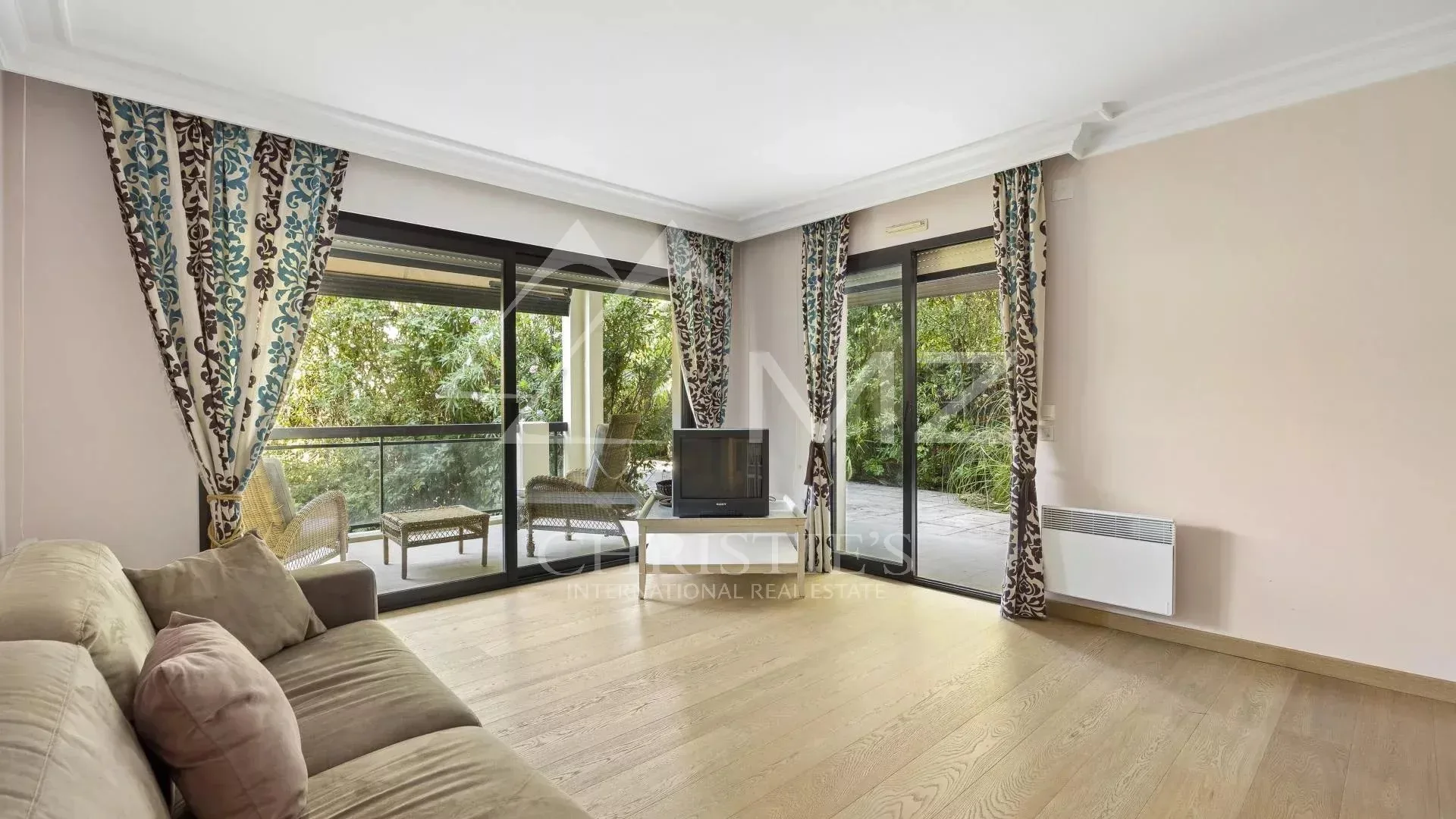 Quartier Montrose, appartement de 3 pièces avec jardin de 148m2 - 2