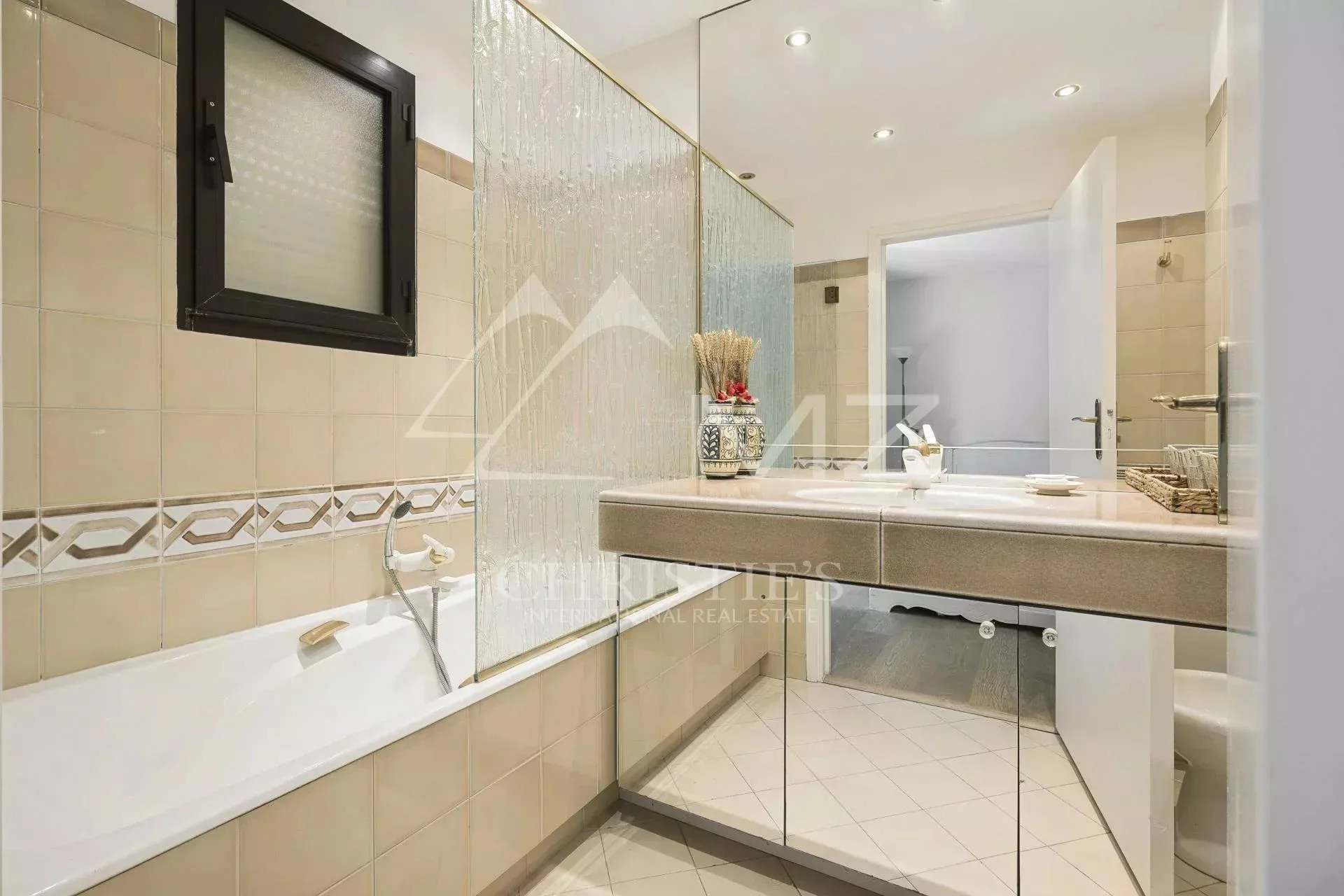 Quartier Montrose, appartement de 3 pièces avec jardin de 148m2 - 8