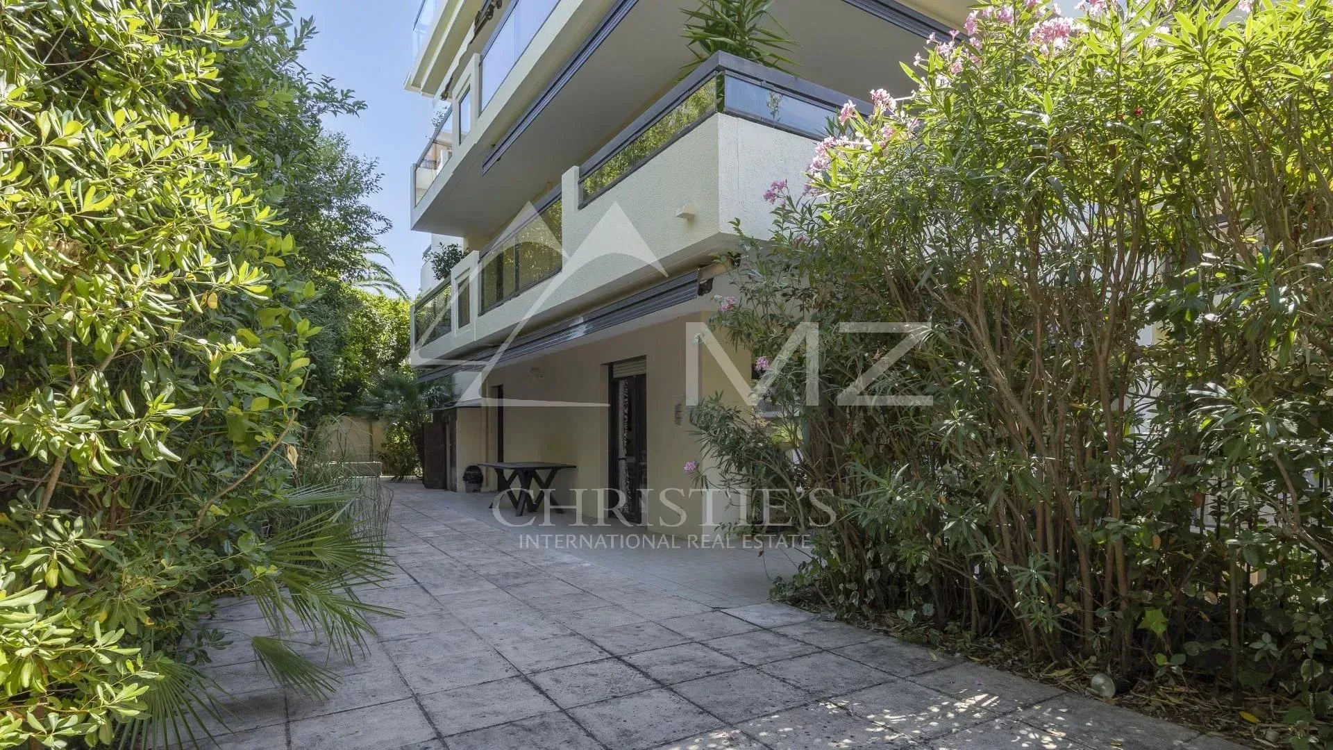 Quartier Montrose, appartement de 3 pièces avec jardin de 148m2 - 11