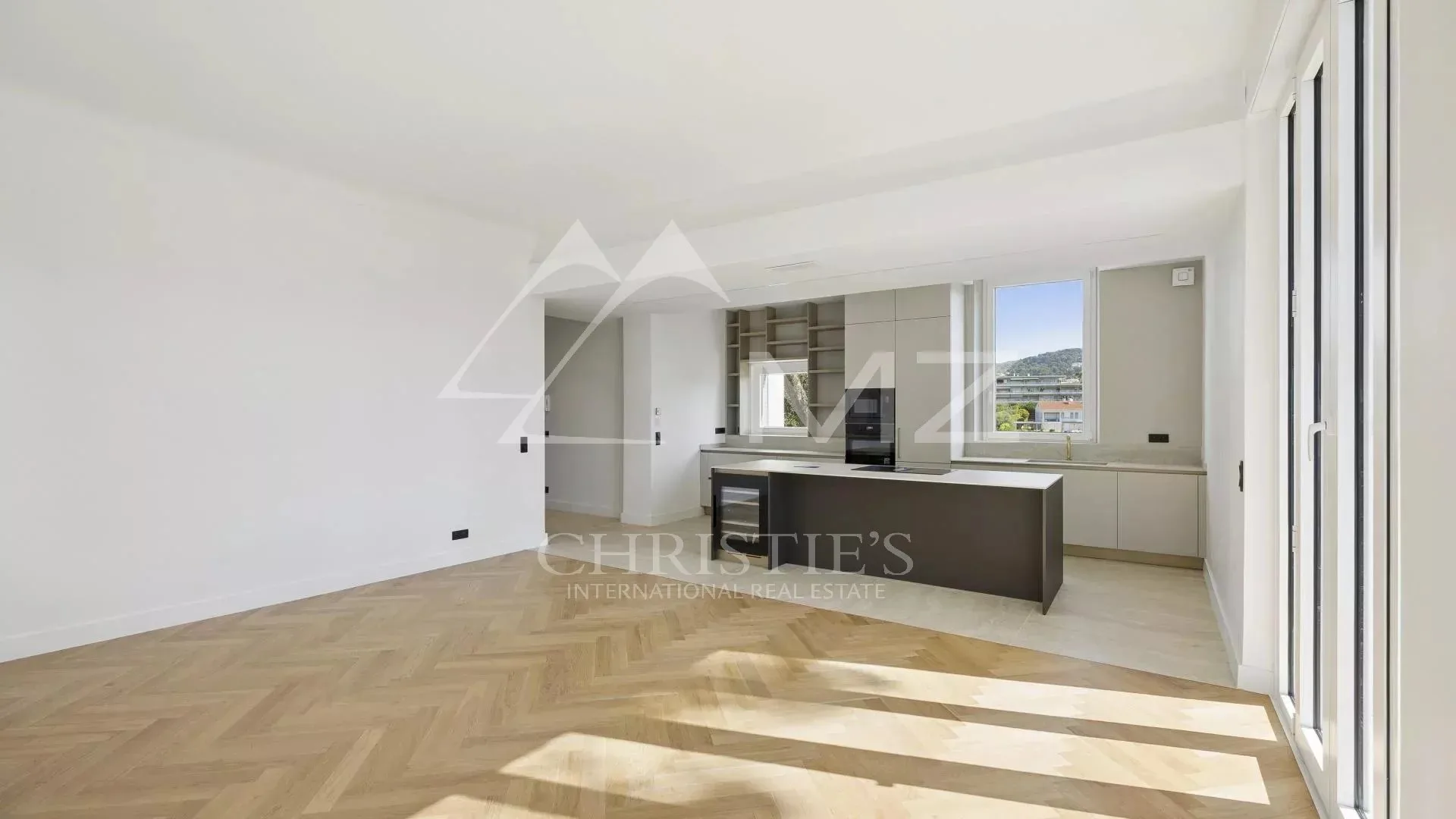Le Cannet Europe : des volumes exceptionnels pour cet appartement - 6