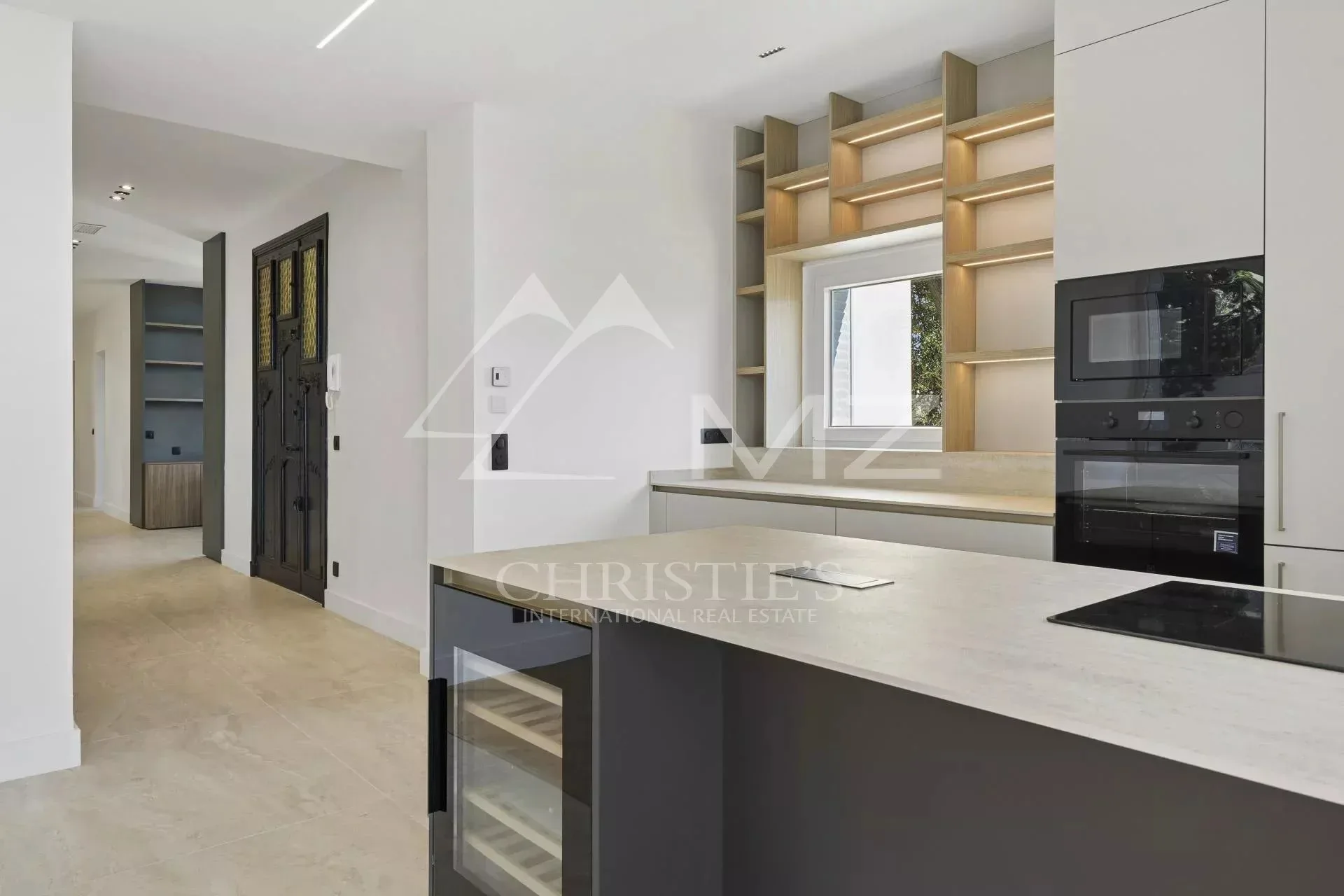 Le Cannet Europe : des volumes exceptionnels pour cet appartement - 13