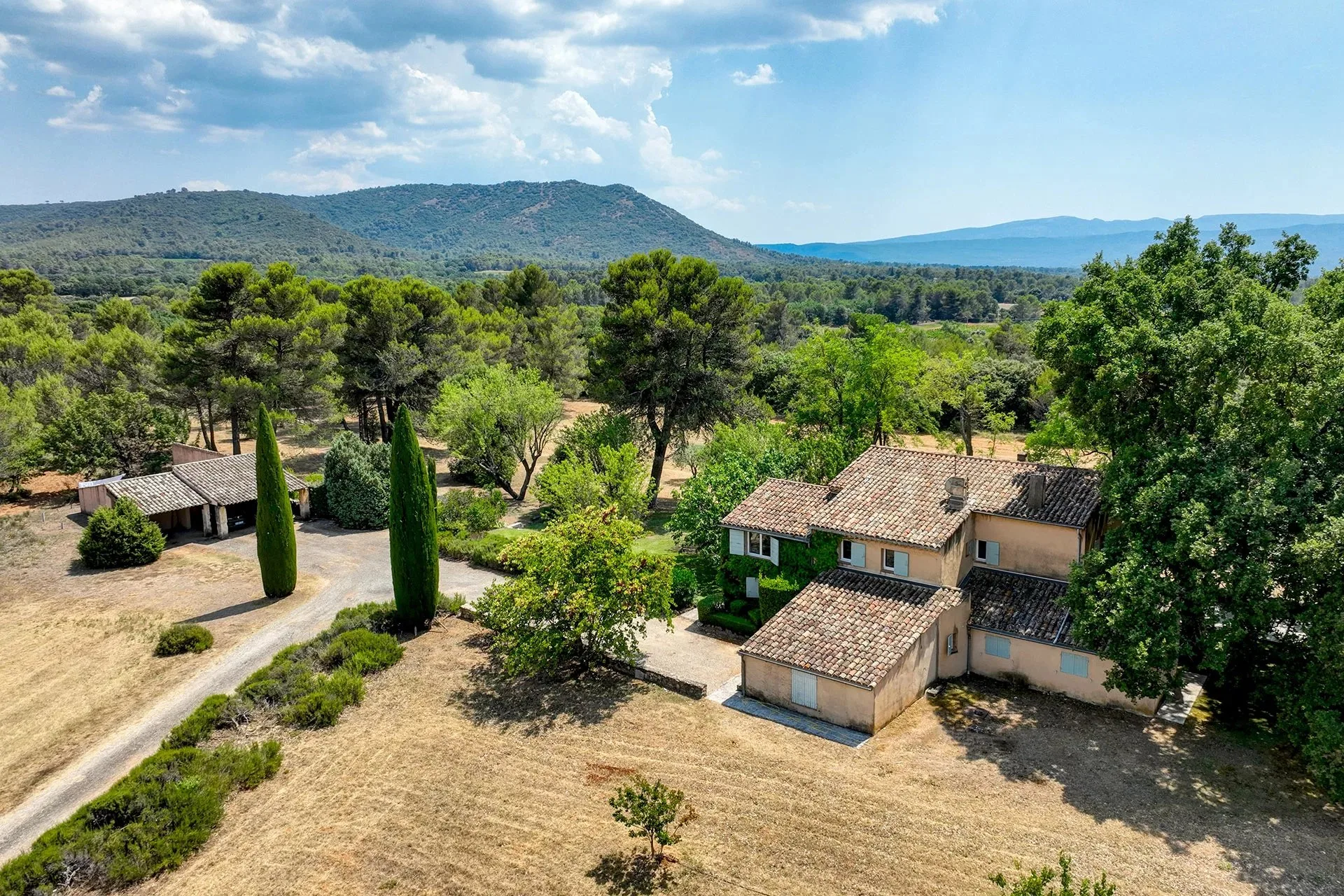 30 minutes from Aix-en-Provence – Authentic 19th-century country house in the heart of an estate of over 5 hectares - 6