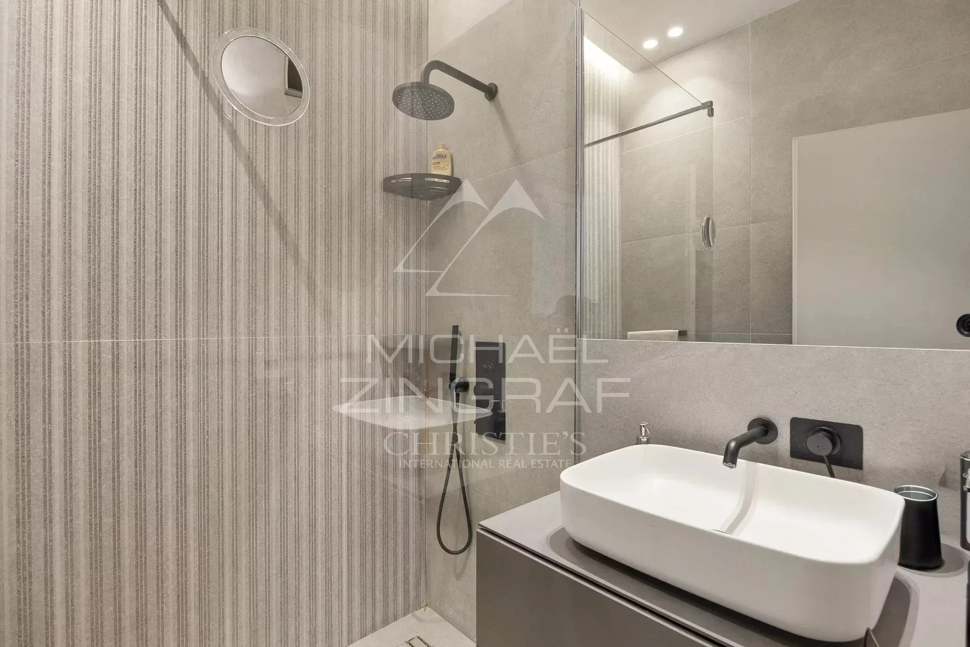 NICE Centre – Duplex moderne dans immeuble bourgeois avec grande terrasse - 11