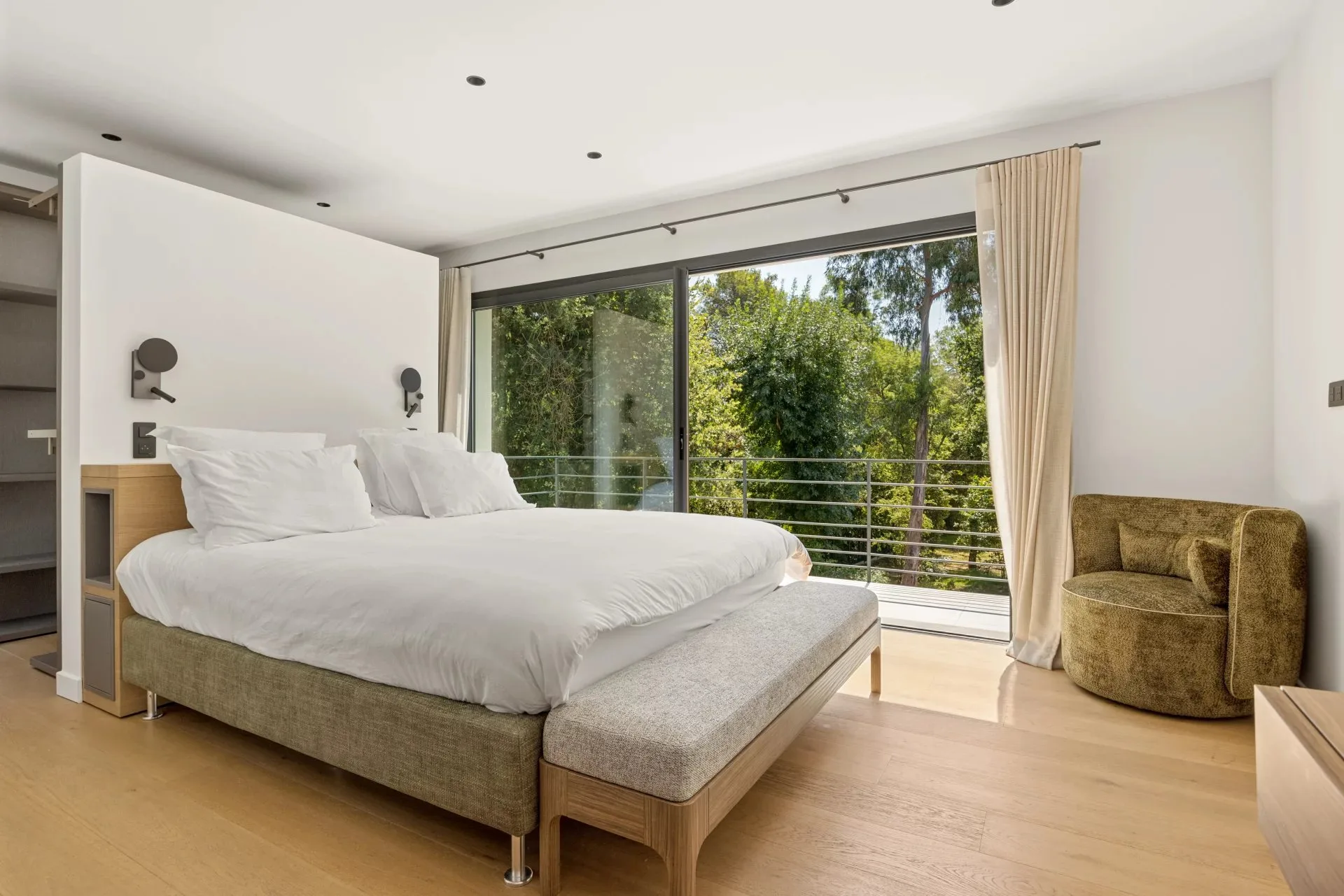 Mougins – Villa familiale rénovée dans un domaine confidentiel - 6