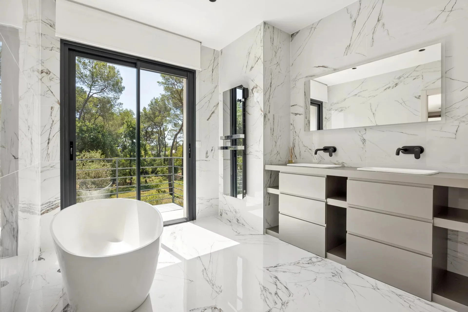 Mougins – Villa familiale rénovée dans un domaine confidentiel - 7