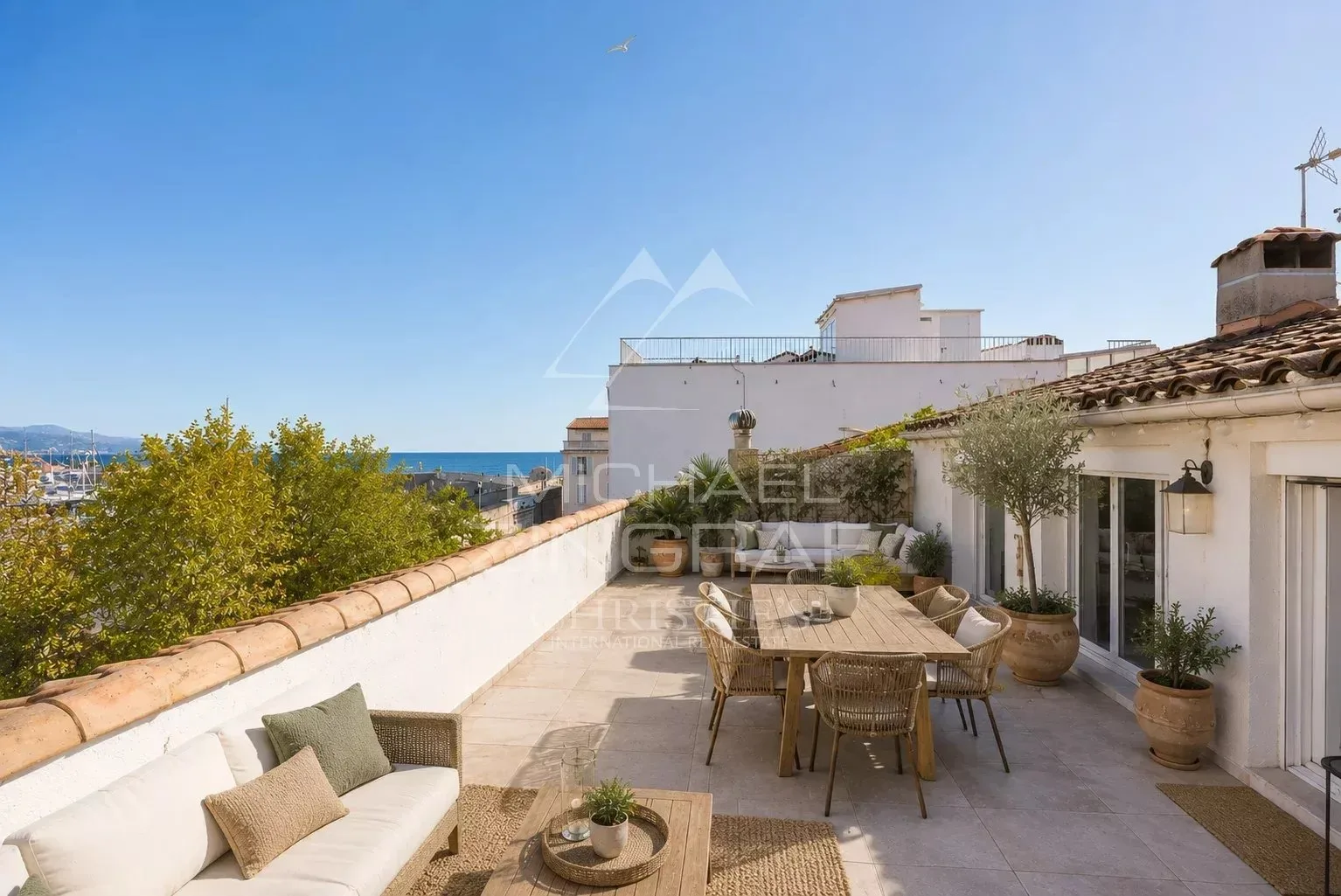 Appartement d’exception – Vieille Ville d’Antibes – Dernier étage – Terrasses – Vue panoramique - 2